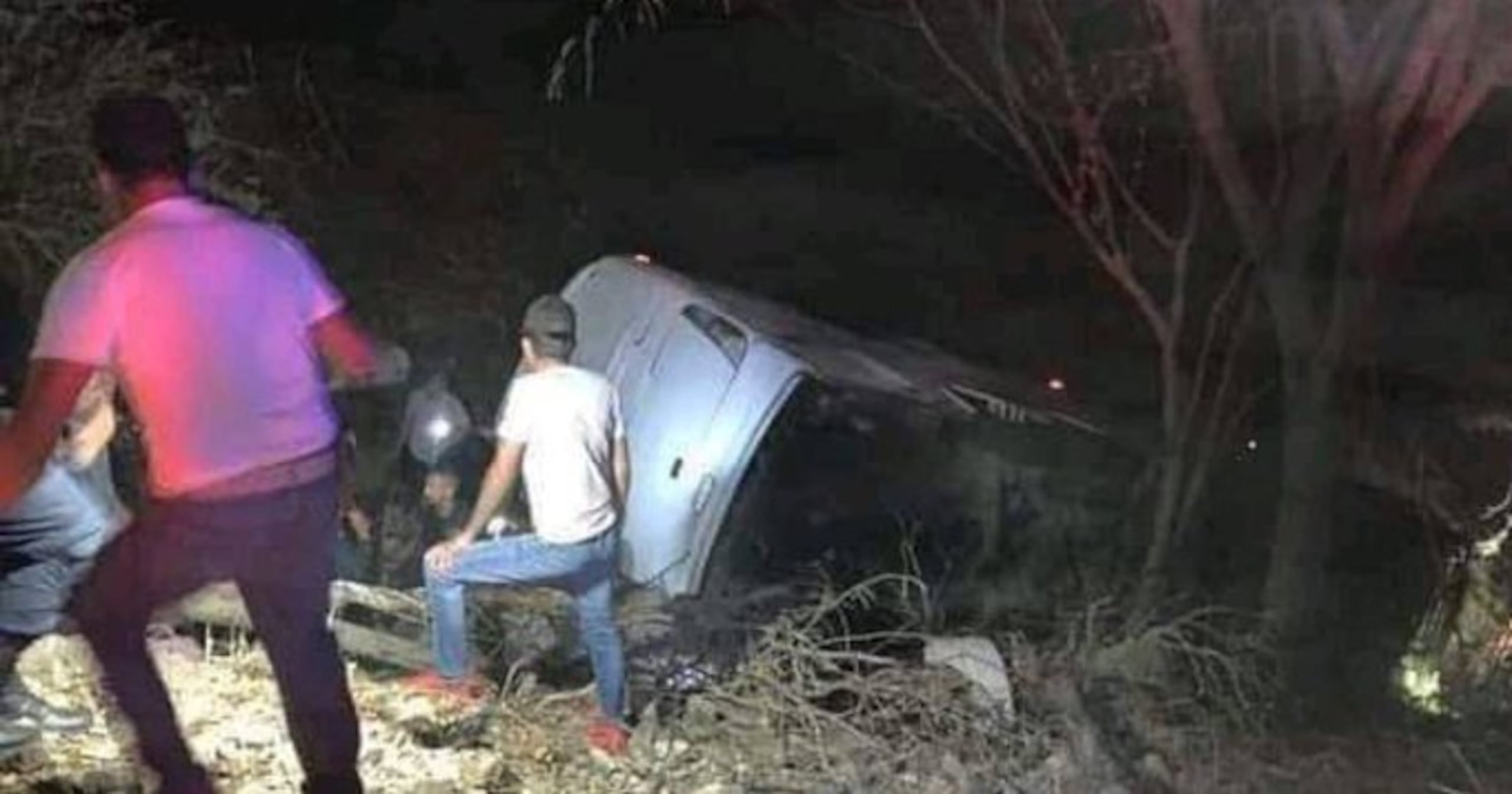 El Centro de Operaciones de Emergencia informó que se realizaron labores de búsqueda y rescate de siete víctimas mortales y 30 heridos, sin proporcionar detalles sobre las edades o la identidad de las víctimas.