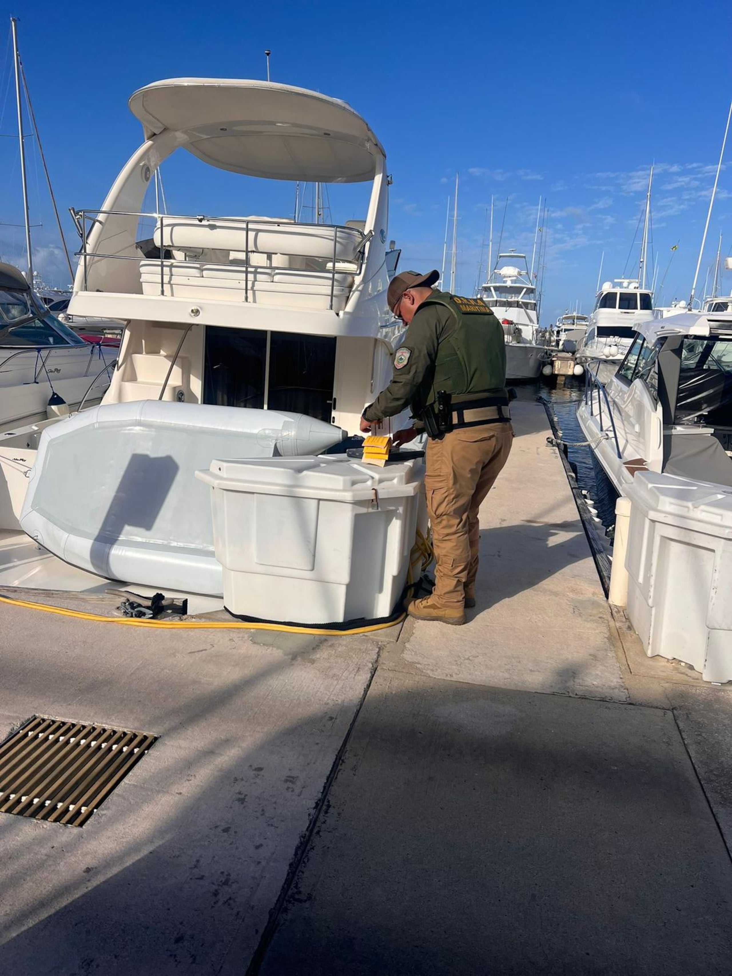 Las intervenciones se llevaron a cabo los días martes 15, miércoles 16 y jueves 17 de julio, con visitas a las marinas Puerto del Rey y Sun Bay, donde se inspeccionaron un total de 75 embarcaciones.