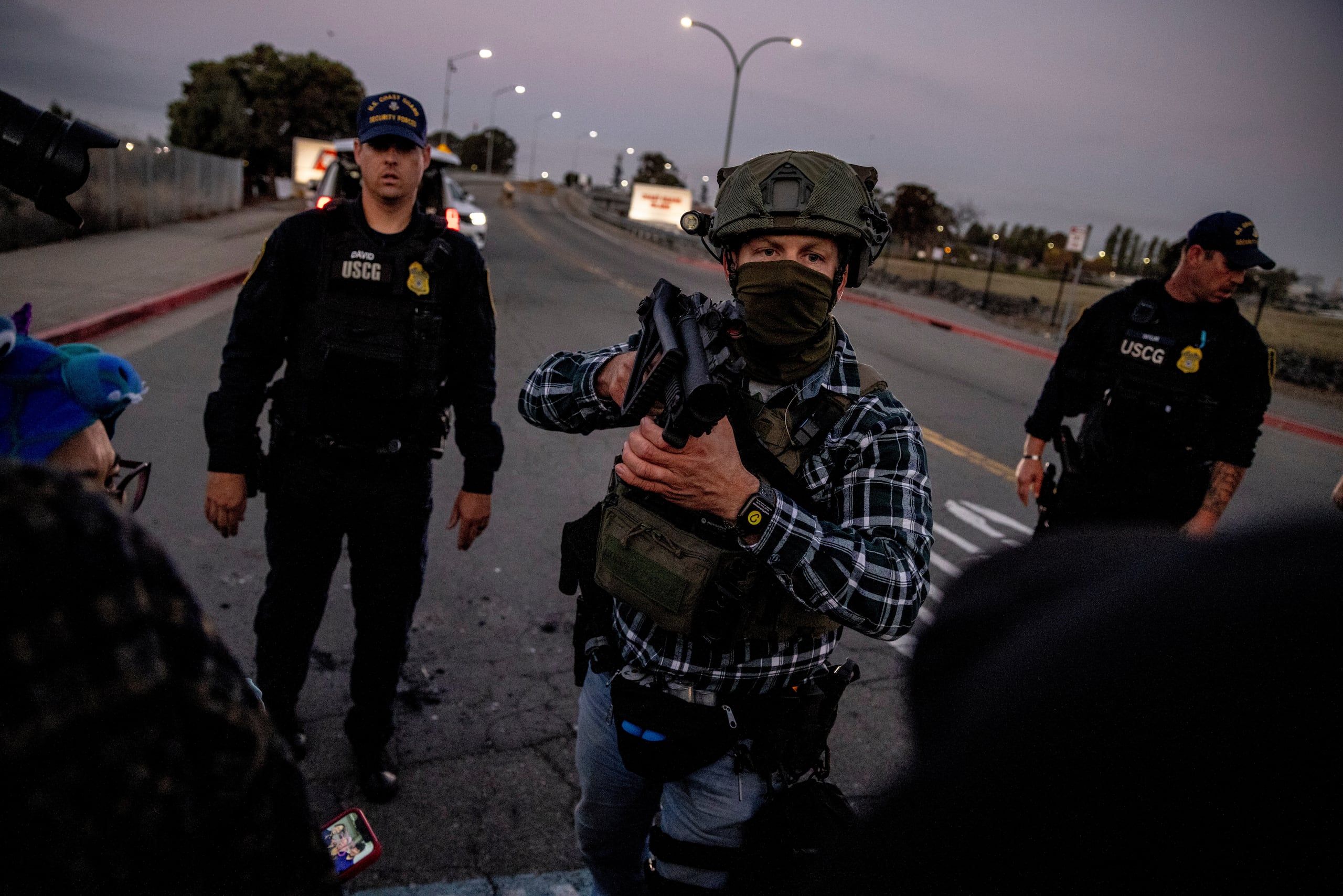 Los manifestantes bloquearon el acceso a la Isla de la Guardia Costera.