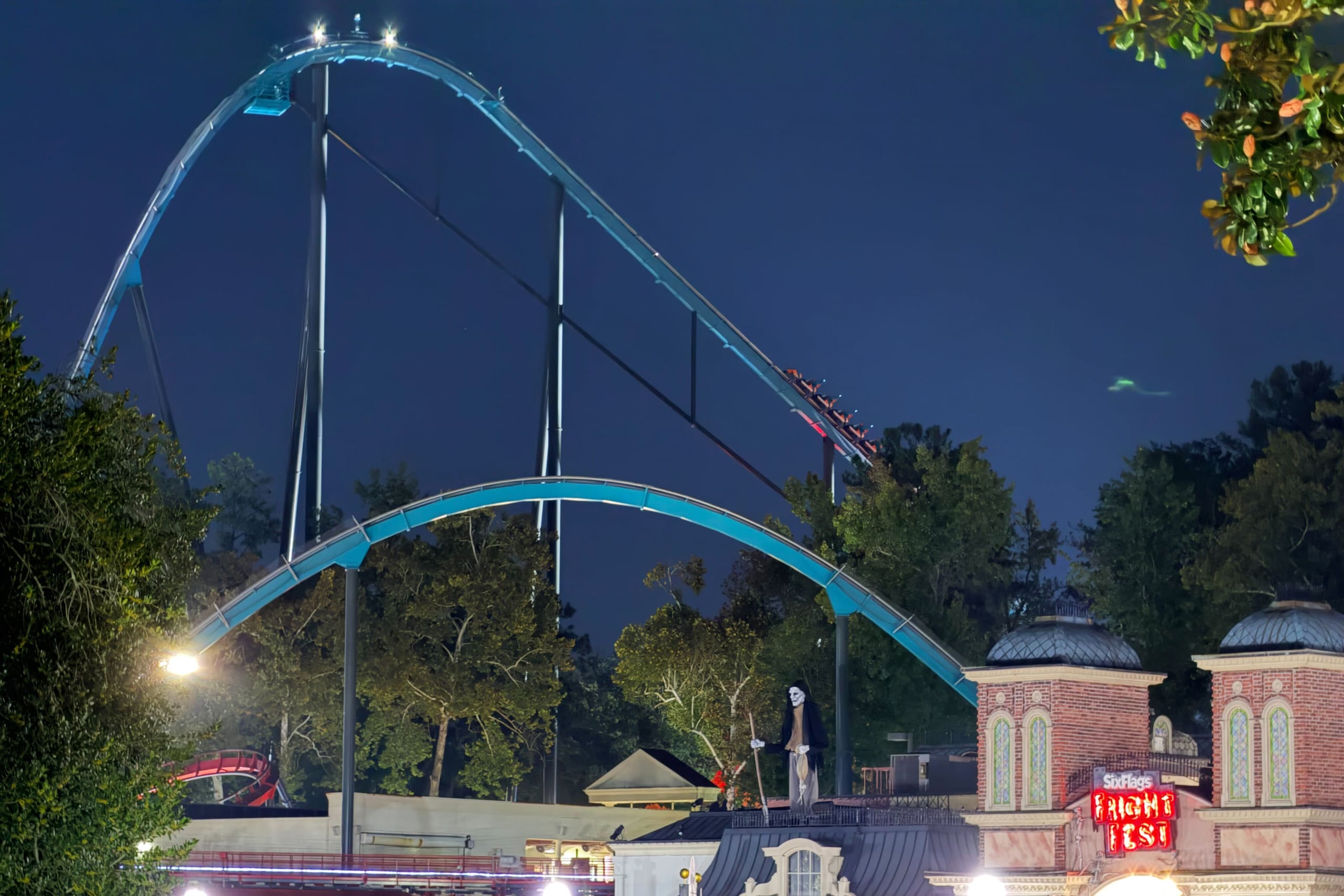 Una montaña rusa de Six Flags en Georgia el lunes 12 de octubre de 2026 en Austell, Georgia. (AP Foto/Emilie Megnien)