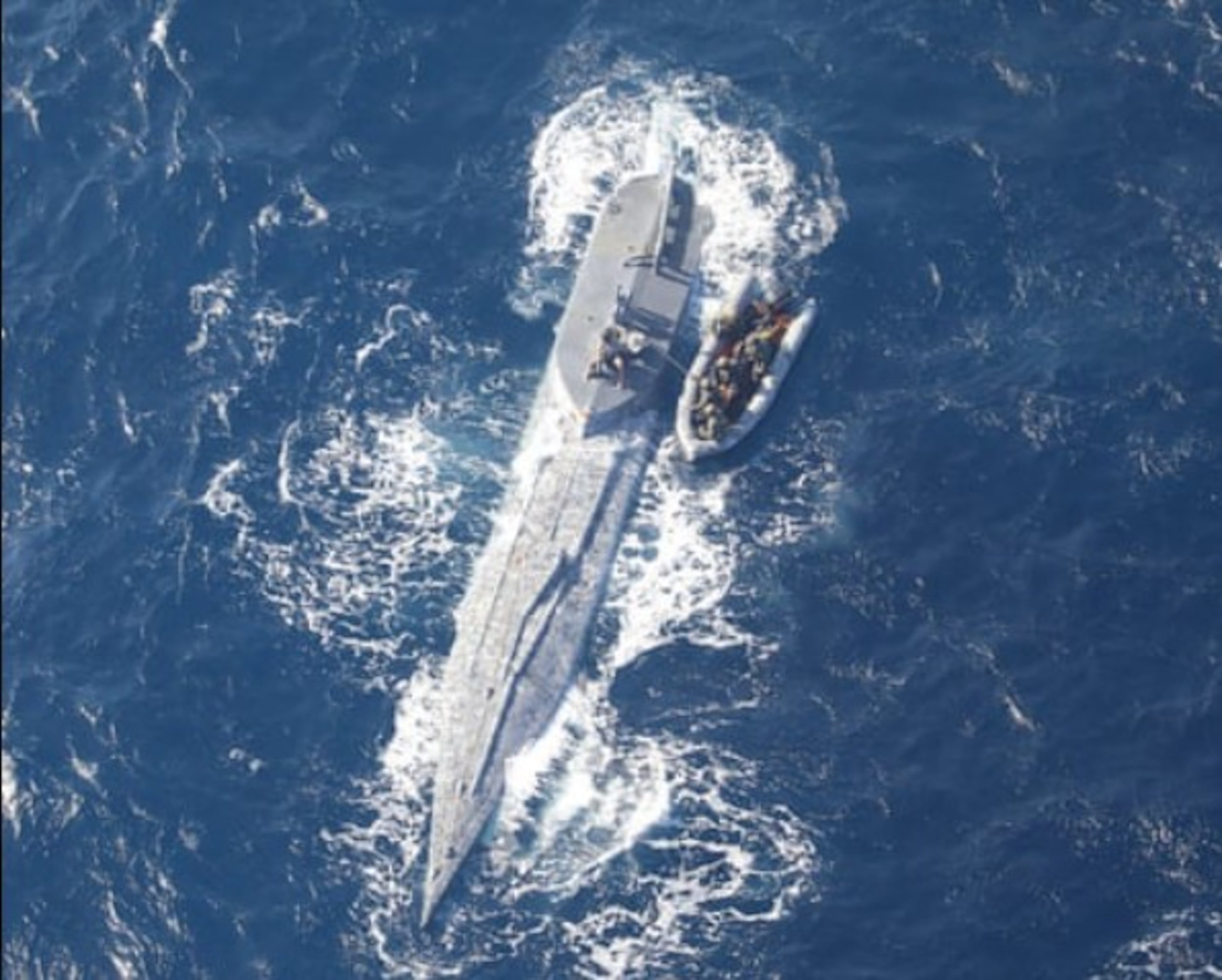 A diferencia de esos operativos —que han dejado más de 115 personas muertas—, en esta acción conjunta los tripulantes fueron detenidos para ser procesados judicialmente.