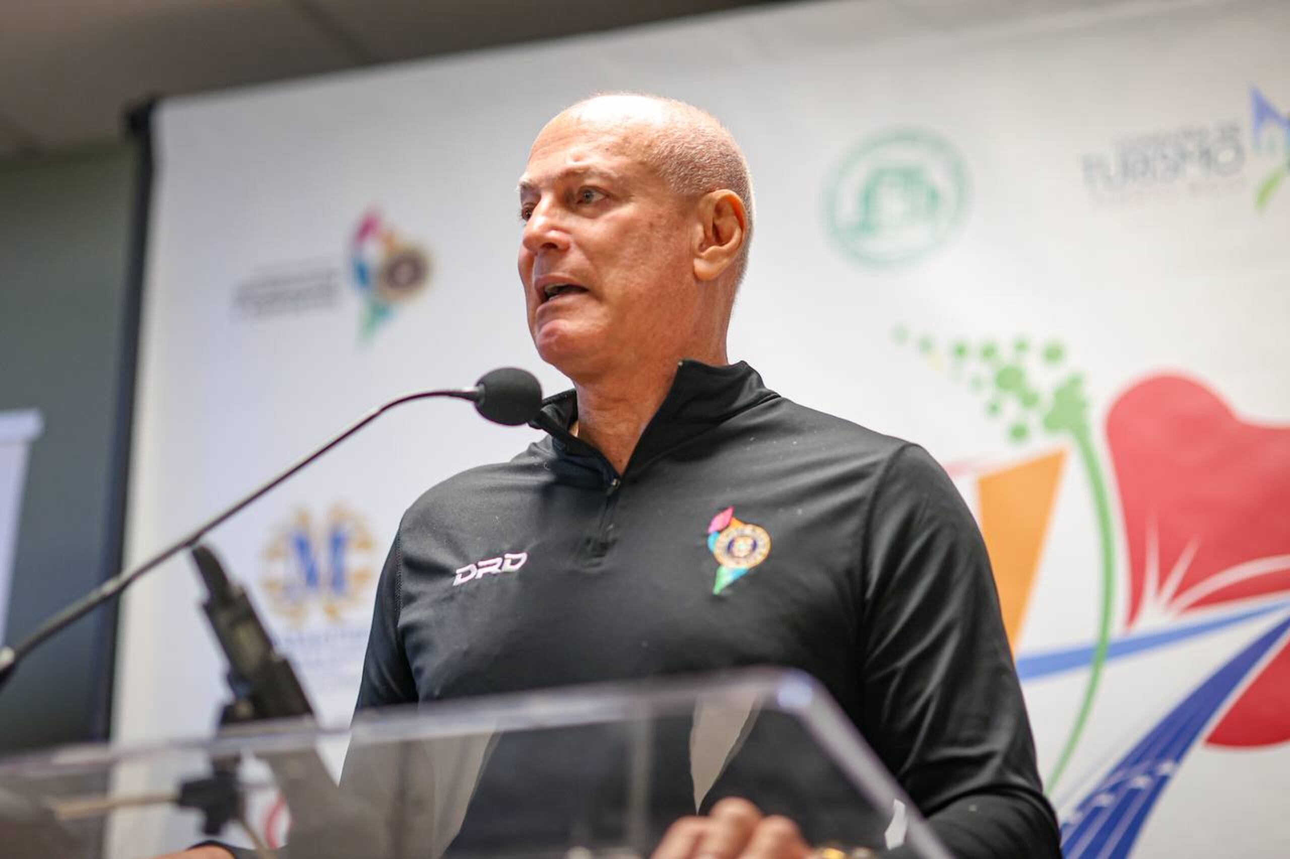 El secretario del DRD, Ray Quiñones, también fue atleta olímpico y mundial.