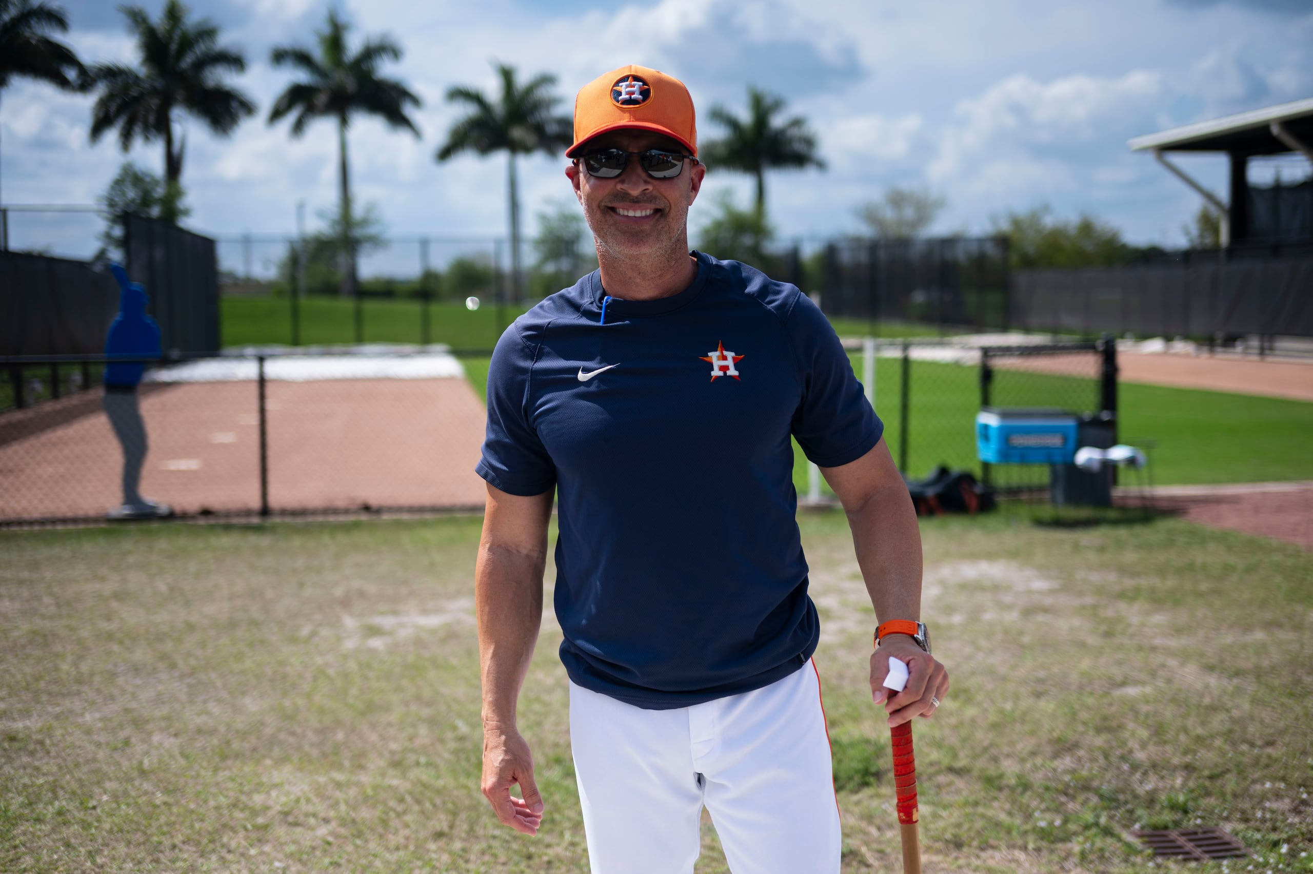 Josué Espada reemplaza en la dirección de los Astros a Dusty Baker.