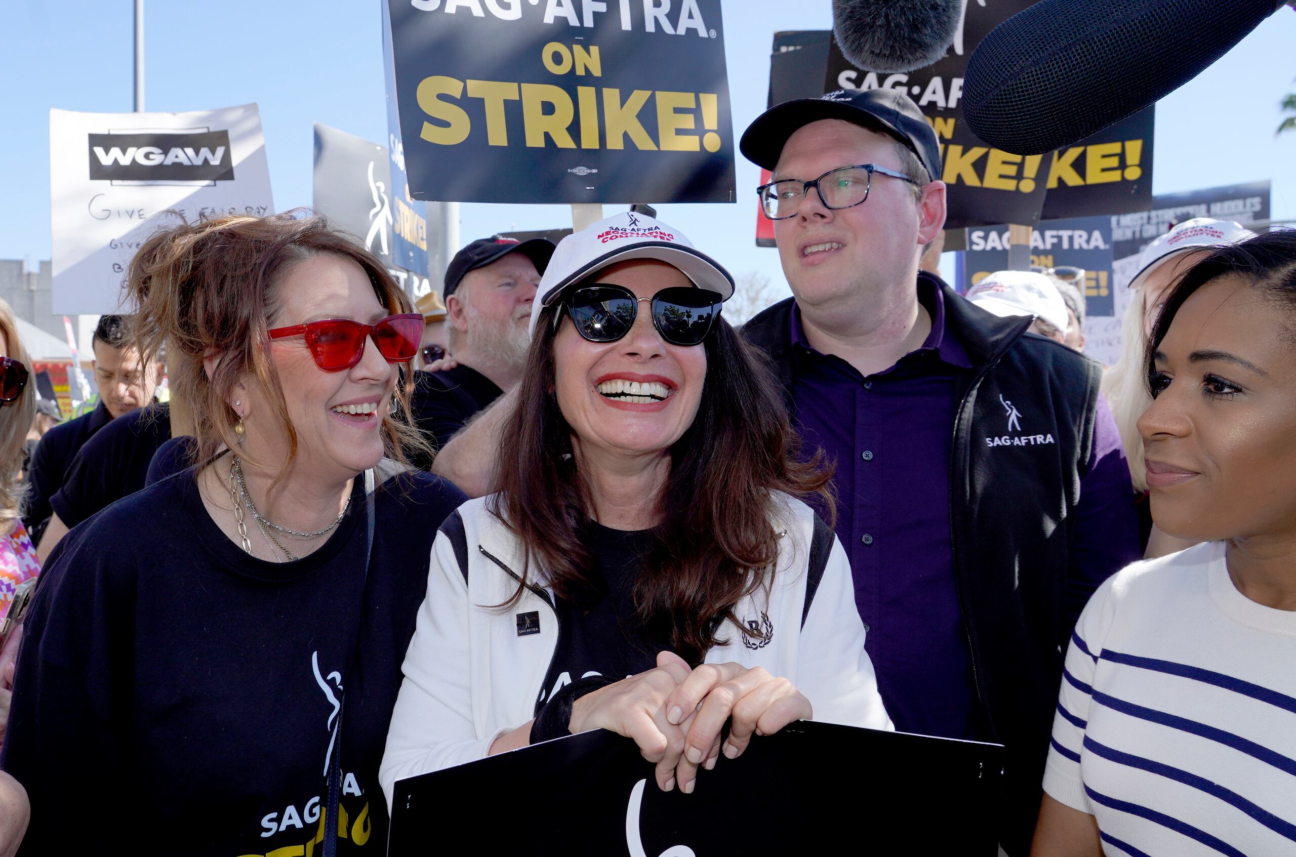 La presidenta del SAG-AFTRA, Fran Drescher, dijo que los estudios creían que podían aguantar más que los actores.