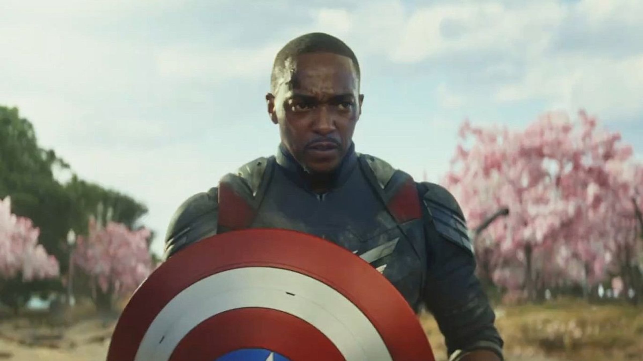 Anthony Mackie, quien llegó al Universo de Marvel con el papel de Falcon, tiene la encomienda de dar credibilidad al personaje que caracterizó Chris Evans como Steve Rogers.
