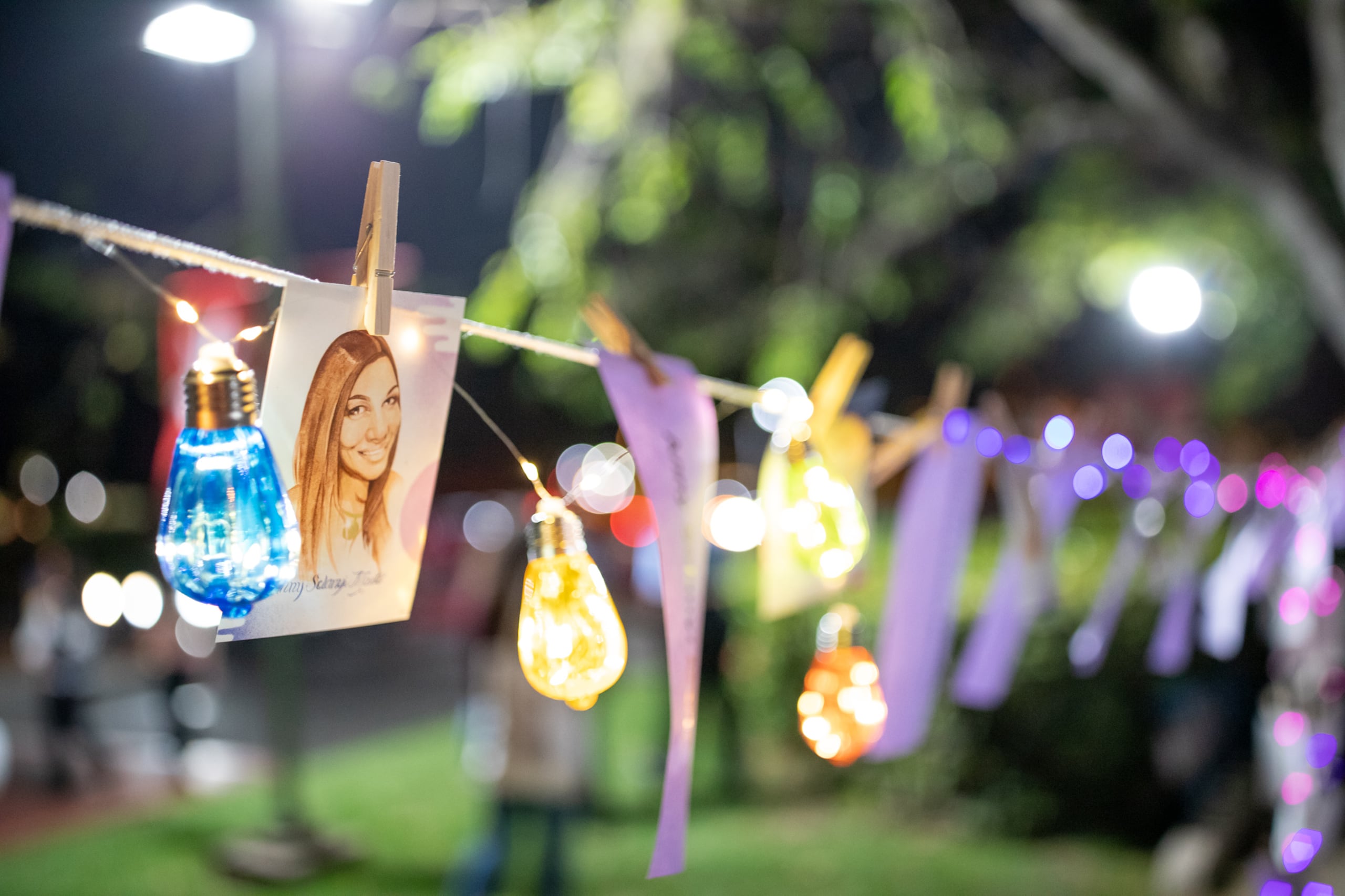 El evento incluirá presentaciones artísticas, un mercado de productos artesanales, un altar dedicado a rendir homenaje a las víctimas de feminicidio y transfeminicidio, y espacios de información para sensibilizar y difundir conocimiento sobre estos temas.