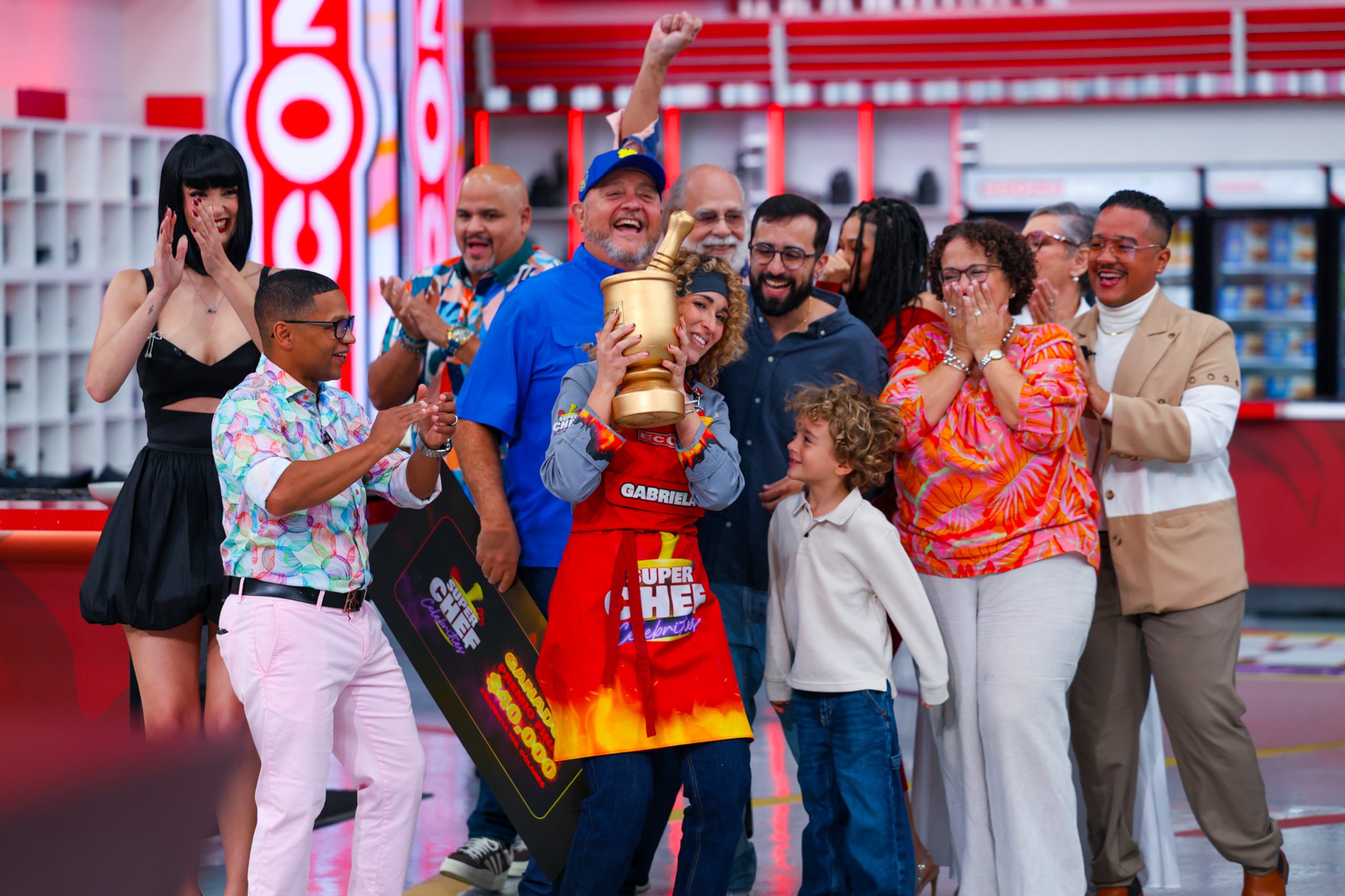 Tanto su familia, como los competidores de la segunda temporada del "reality show", celebraron el triunfo de la influencer.