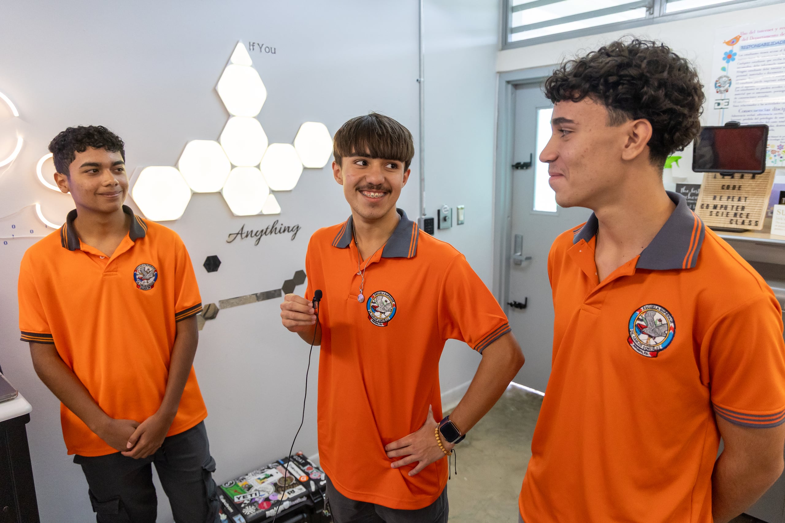 Frederik Sánchez, Francisco J. Caldas y Marcos Domenech, de "Pixel Care".