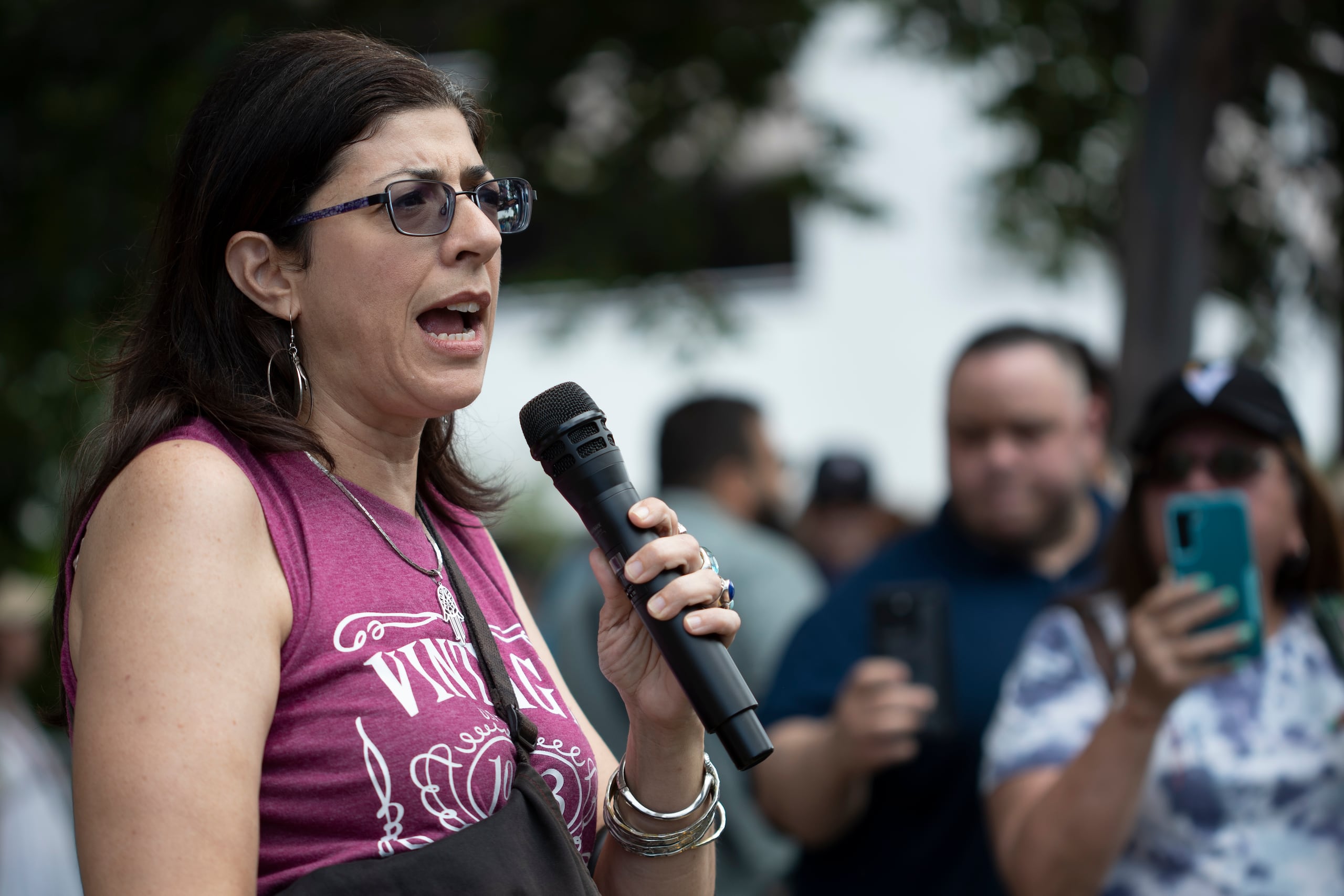 Aunque la suma de los casi 30,000 votos estimados por la CEE no serían suficientes para que Nogales Molinelli saliera favorecida, la aspirante a representante celebró la determinación.