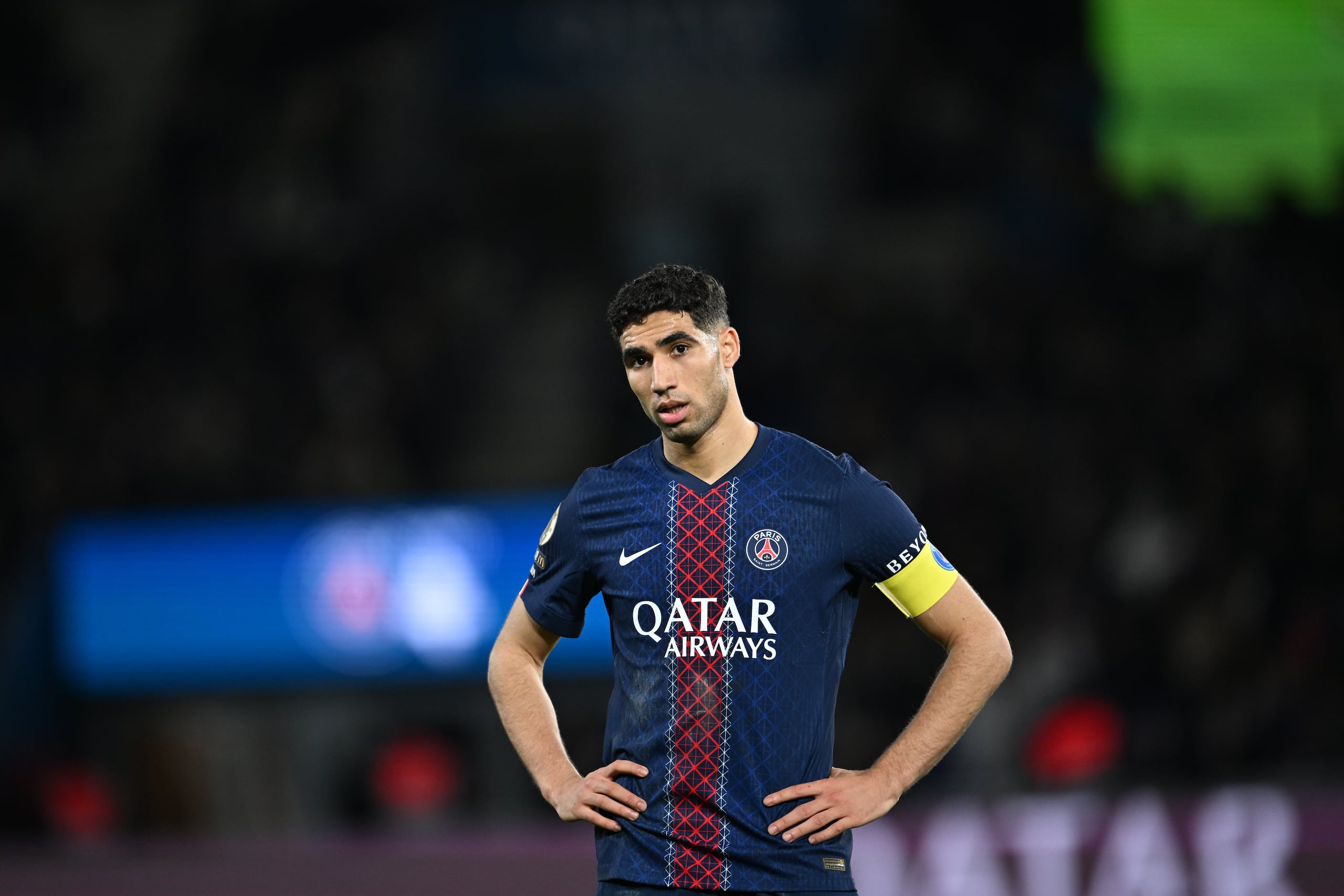 Achraf Hakimi del Paris Saint-Germain durante el partido contra Metz en la liga francesa, el sábado 21 de febrero de 2026, en París. (AP Foto/Emma Da Silva)