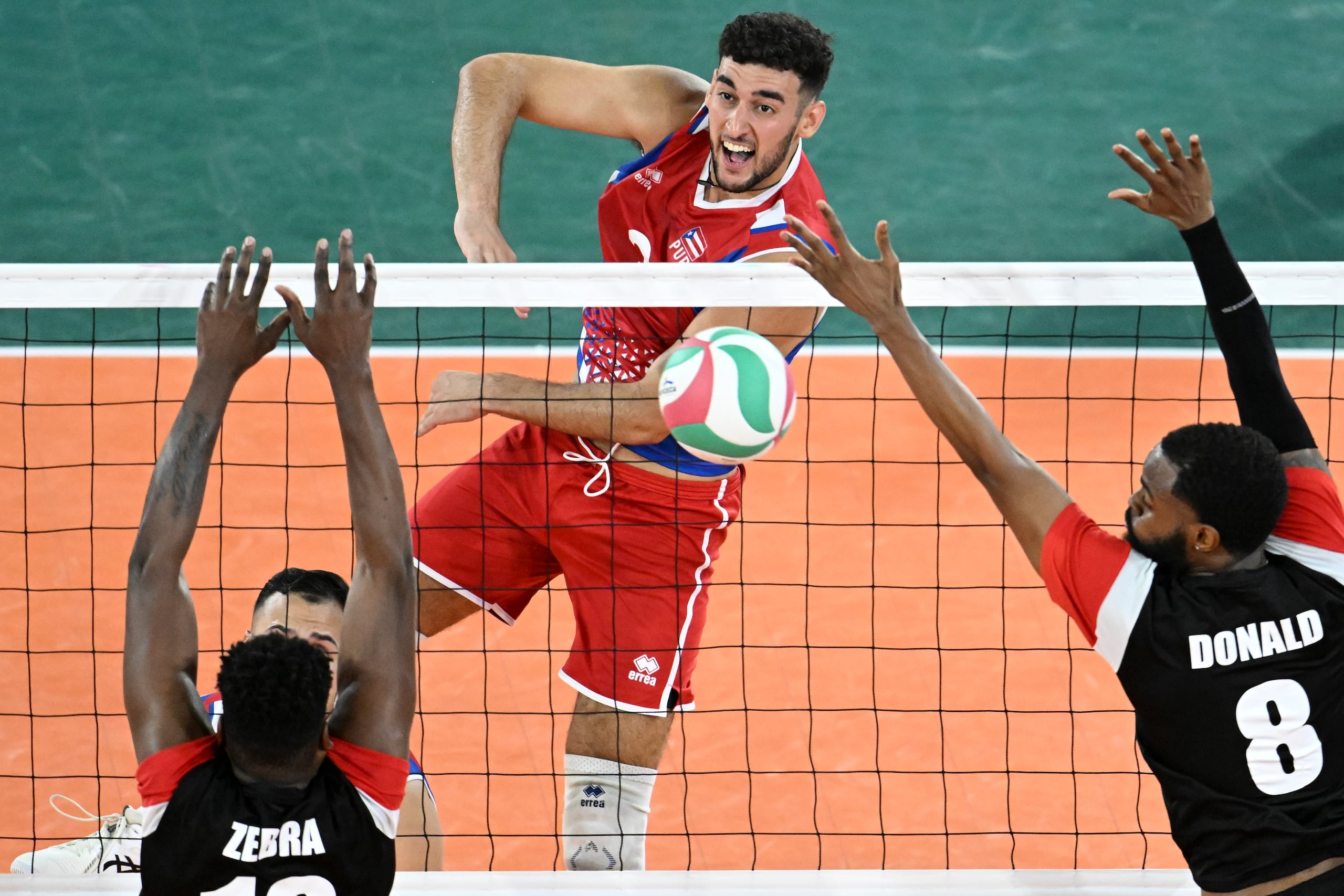 Puerto Rico se impuso ante Trinidad y Tobago para avanzar a la etapa semifinal del torneo en San Salvador.