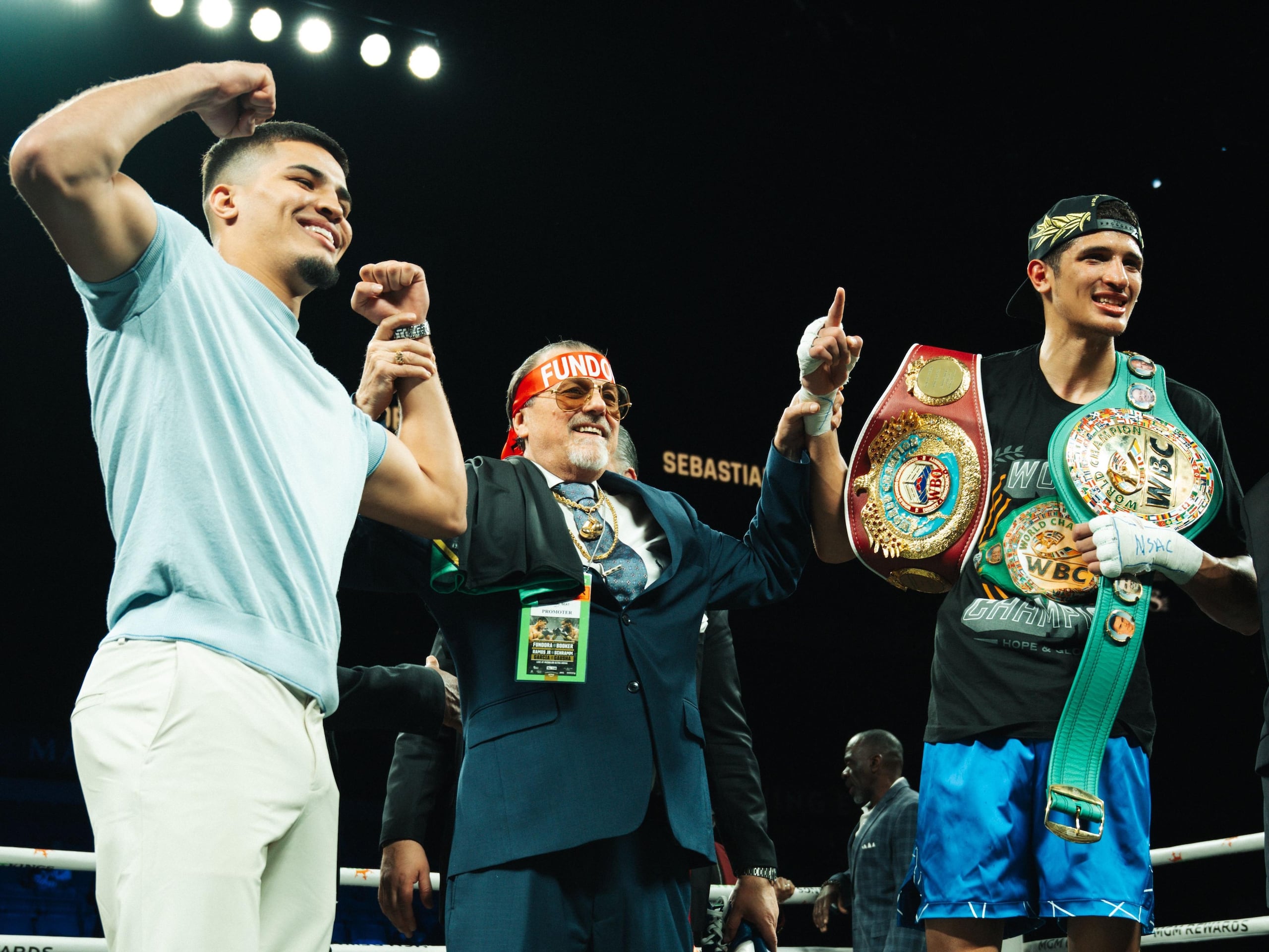 Xander Zayas estuvo presente en la pelea de Sebastian Fundora y Chordale Booker. También conversó con el promotor de Fundora, Sampson Lewkowicz.