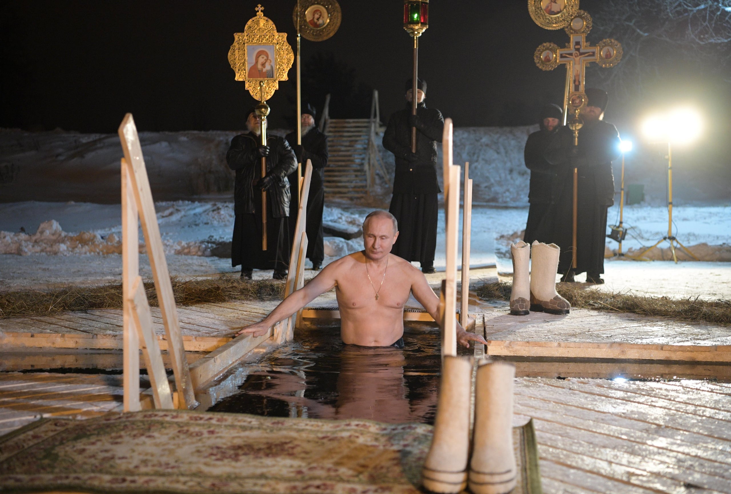 Se trata de una ceremonia que Putin no deja pasar de largo, con la única excepción de 2022, cuando el mandatario ruso no se sumergió en el agua helada por “motivos epidemiológicos”.