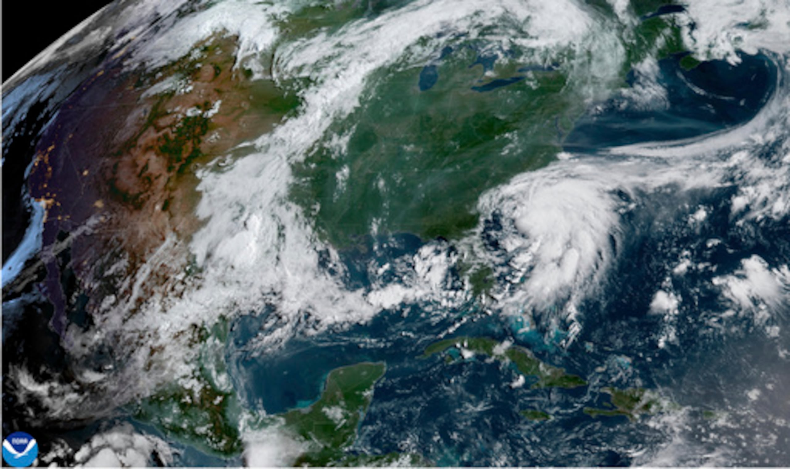 Tormenta tropical Chantal se forma en la costa de las Carolinas. Imagen de NOAA.