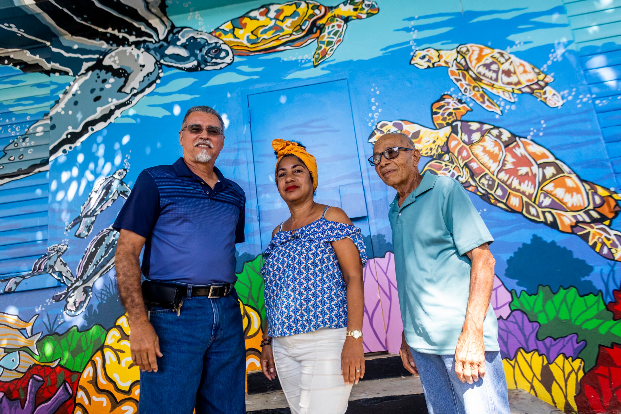 Rey Castellano, Nilda García Pastor y Ángel Berríos desarrollan reuniones con los diversos grupos comunitarios.