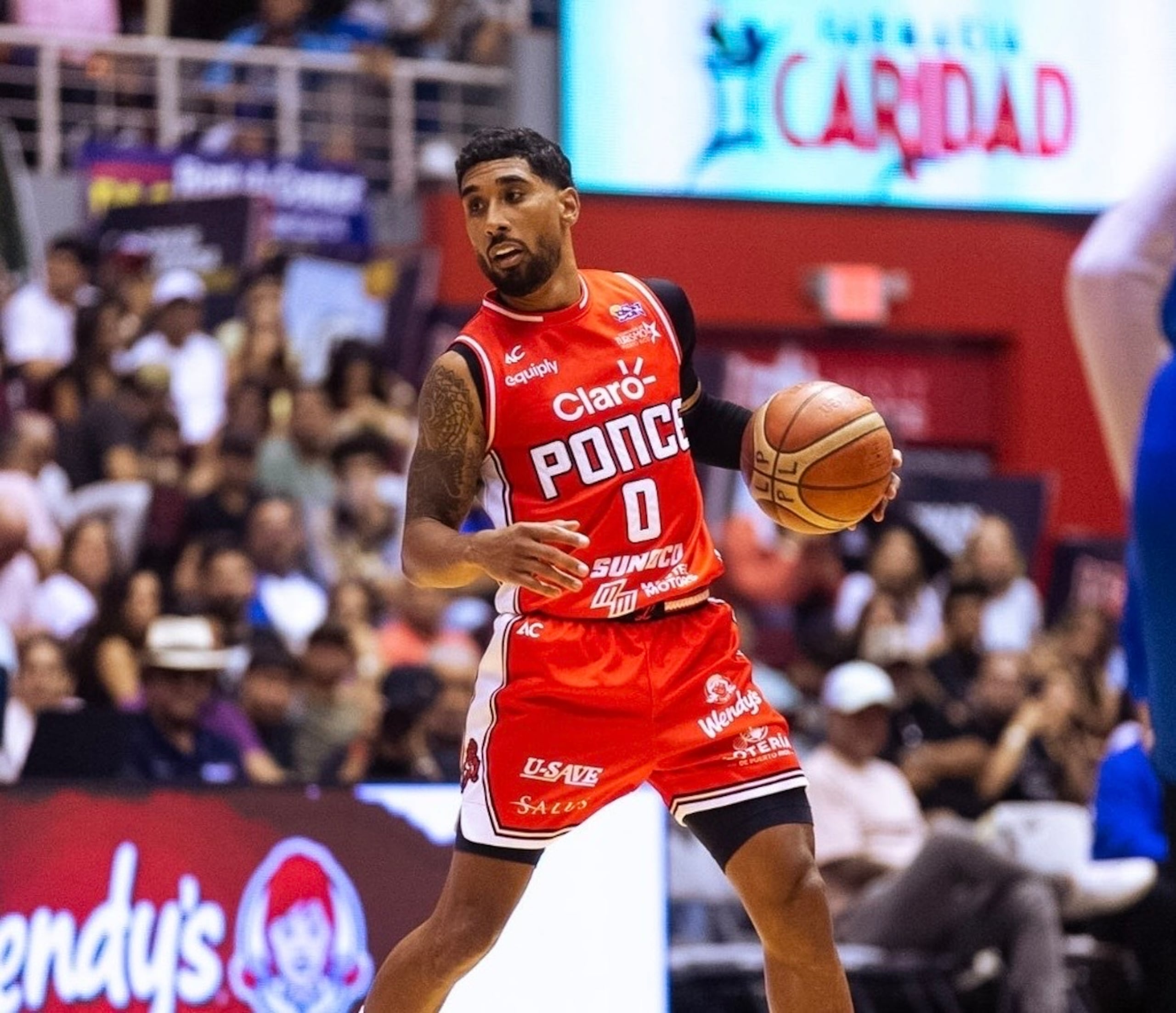 Jezreel De Jesús, de los Leones de Ponce, en un juego contra los Vaqueros de Bayamón.