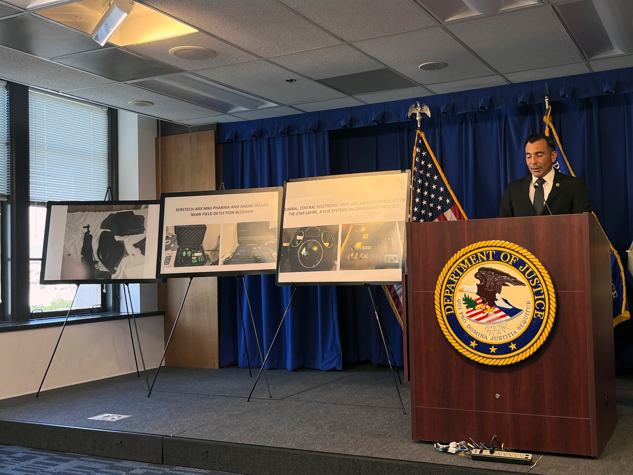 En septiembre, el FBI incautó 50,000 cartuchos de munición en la casa de Wen, situada en el suburbio de Ontario, en Los Ángeles.