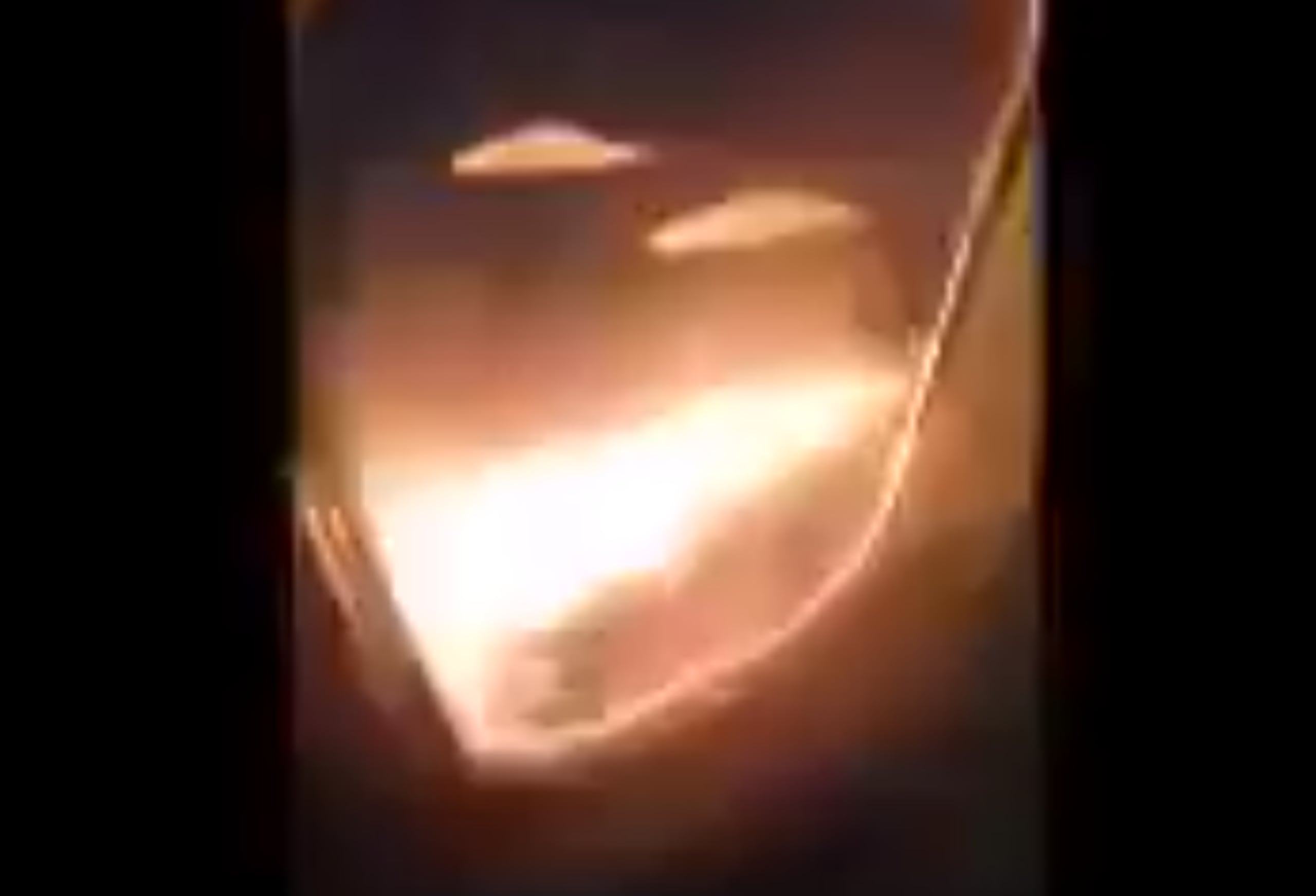 Los correos electrónicos de United proporcionados por un pasajero muestran que la aerolínea les ofreció un bono de 200 dólares en viajes con la compañía y otro de comida por importe de 15 dólares.