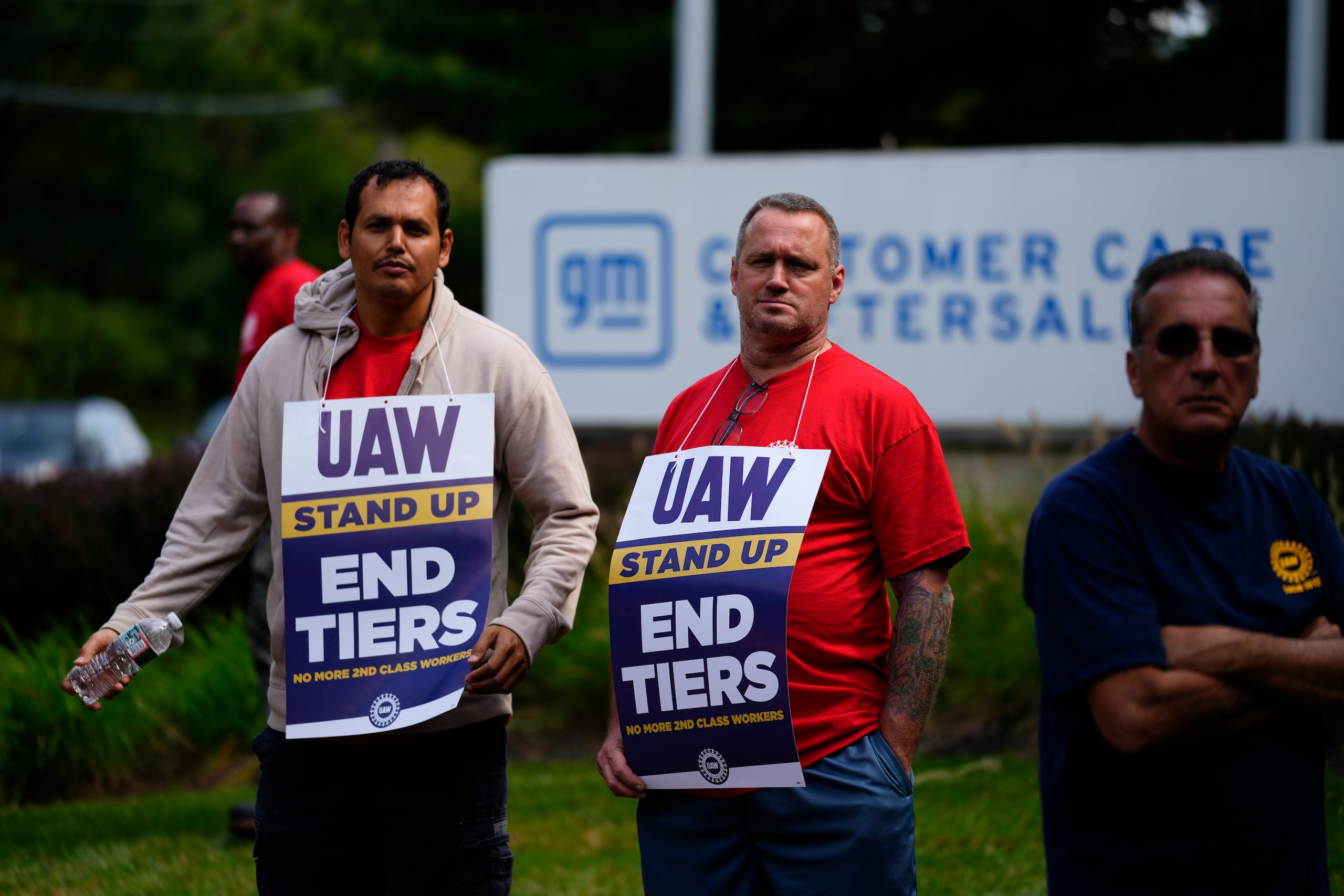La negociación podría llevar a los trabajadores a recibir aumentos de hasta un 30% más de lo que reciben actualmente.