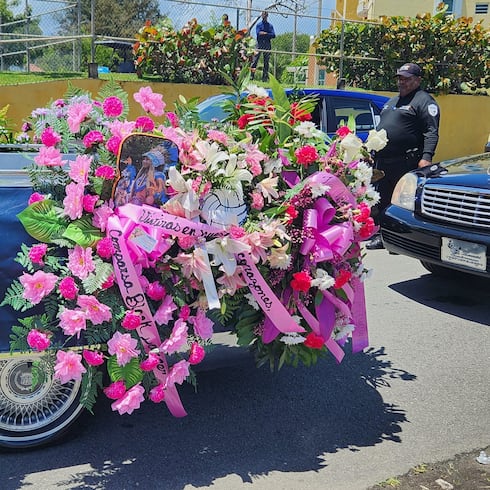 FOTOS: Rinden homenaje a Rosnielys Marcano antes de su entierro