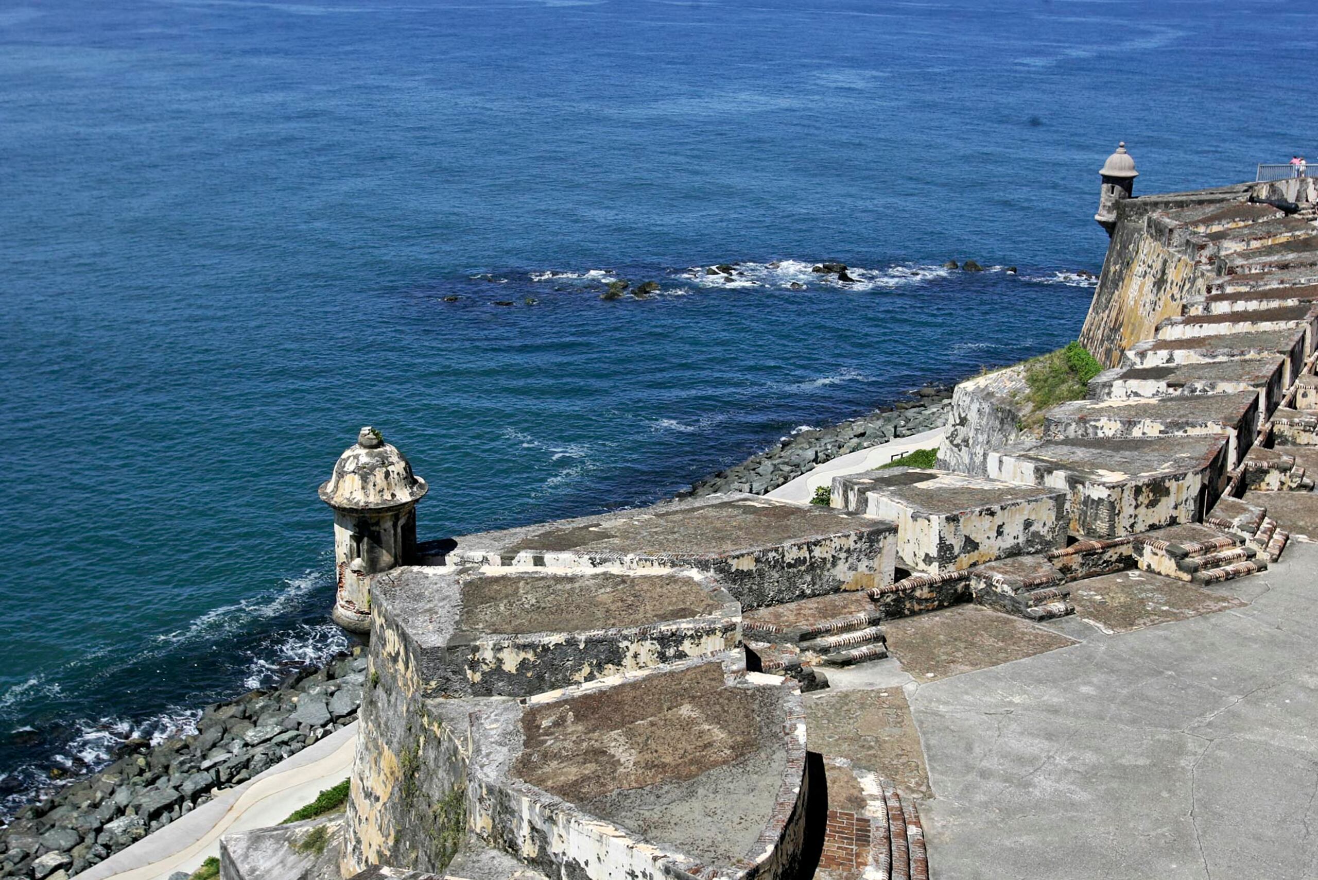 El hombre que murió tenía varios tatuajes, entre ellos varias carabelas en el brazo derecho.