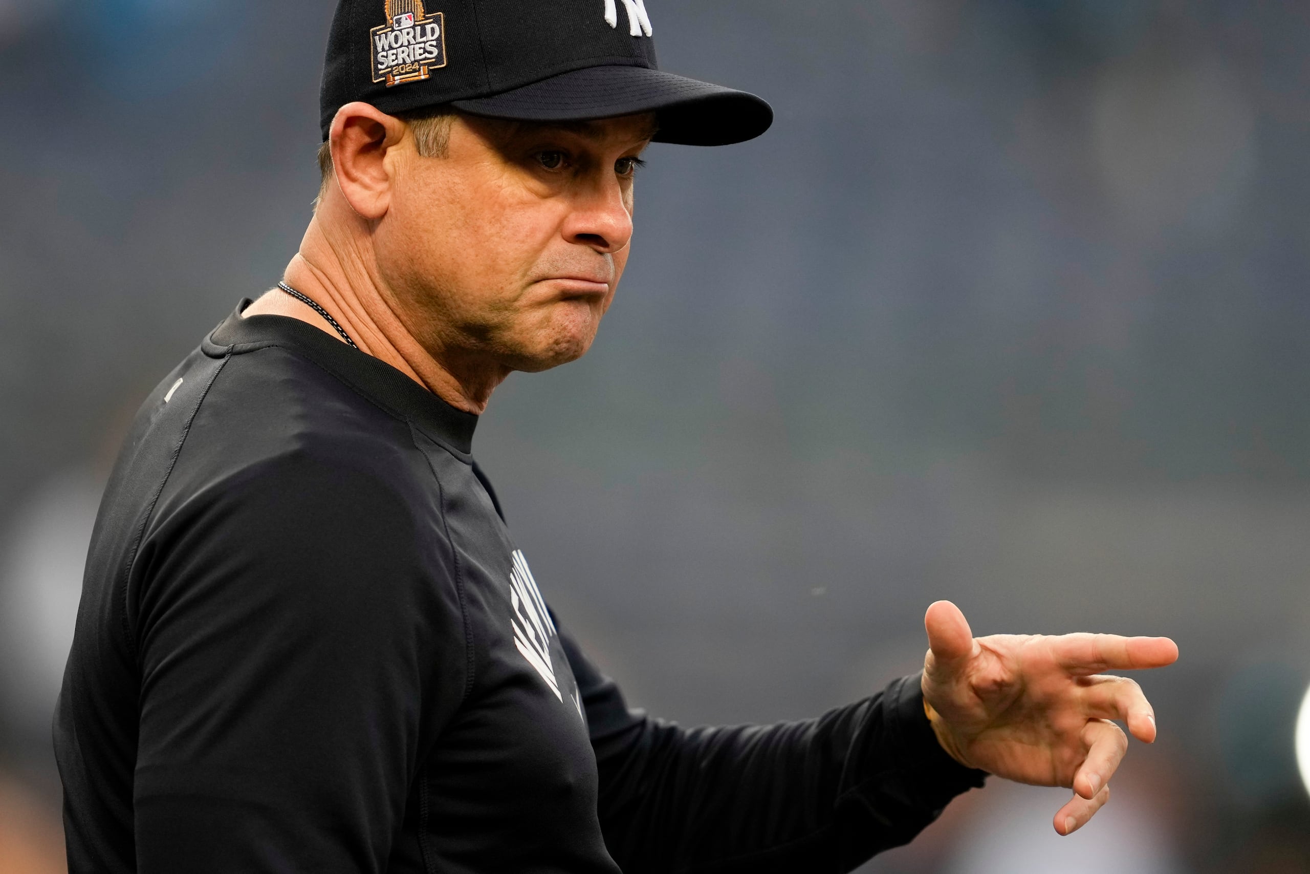 El mánager Aaron Boone, de los Yankees de Nueva York, aparece aquí durante una práctica de bateo previo al quinto juego de la Serie Mundial ante los Dodgers de Los Ángeles.