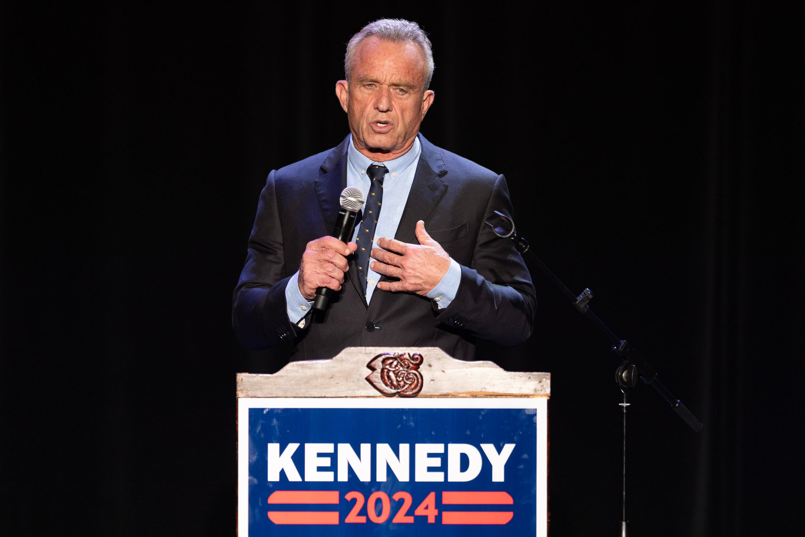 A pesar de su afirmación, Kennedy reconoció que diez de esos estados no han certificado su candidatura.