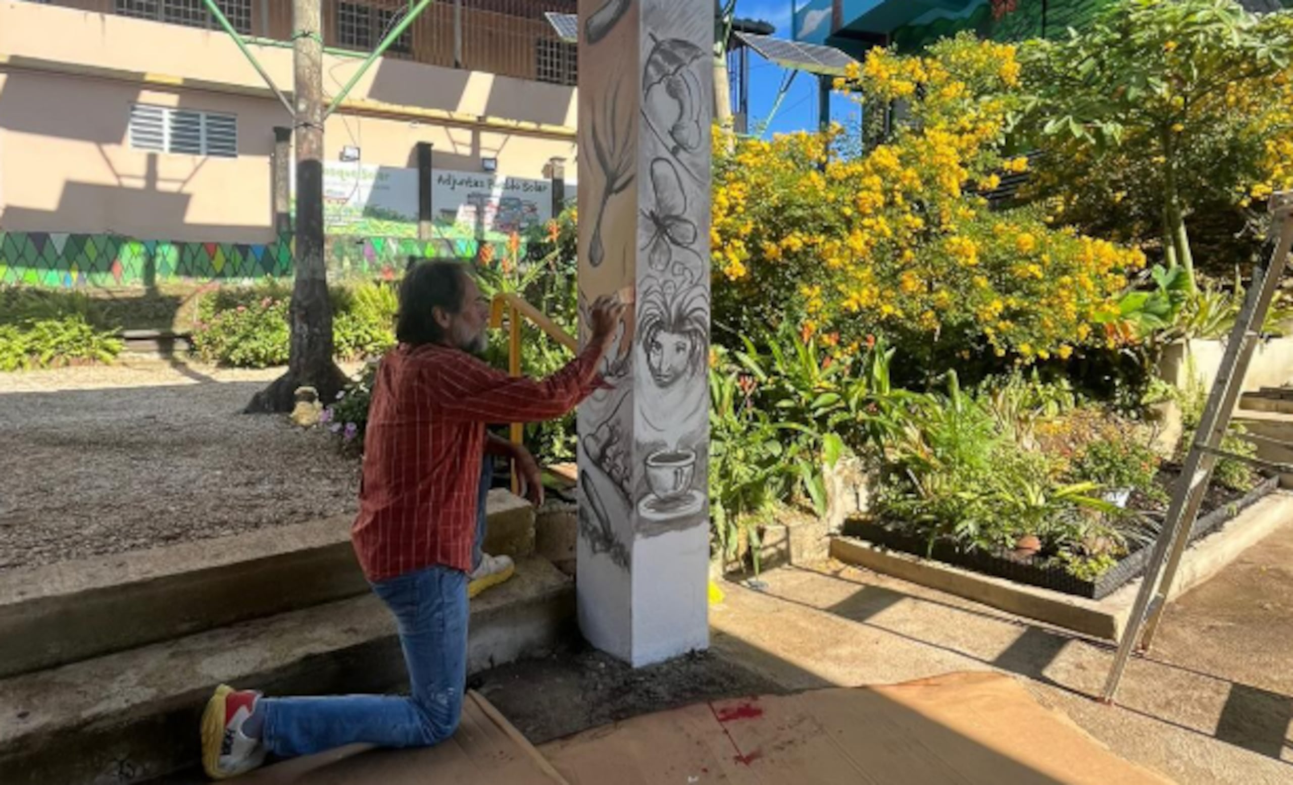 Así van quedando los trabajos previos a la actividad del próximo sábado en la Plaza de la Independencia Energética en Adjuntas.