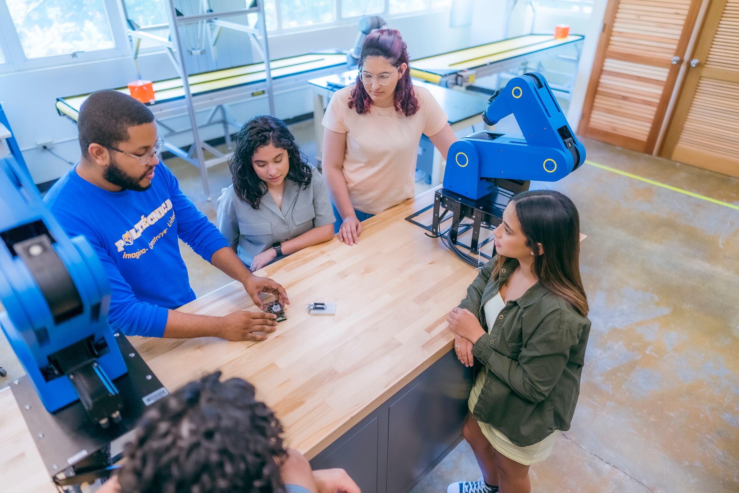 Estudiantes de la Escuela de Ingeniería