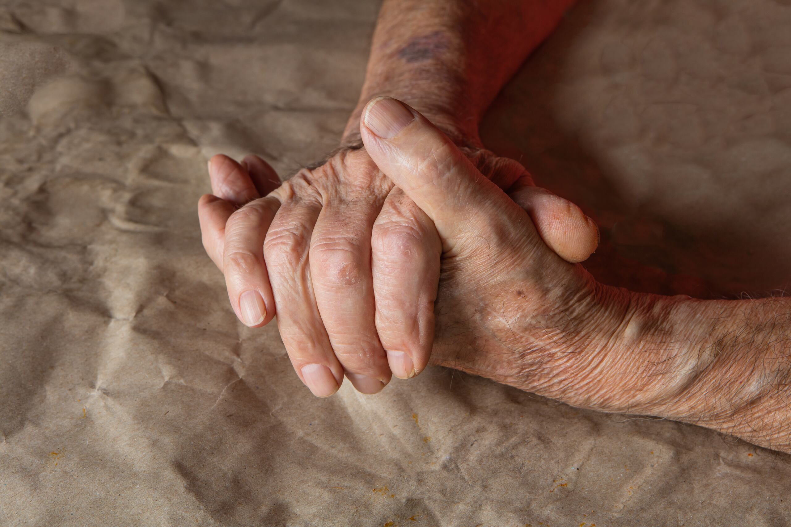 Manos de una persona mayor