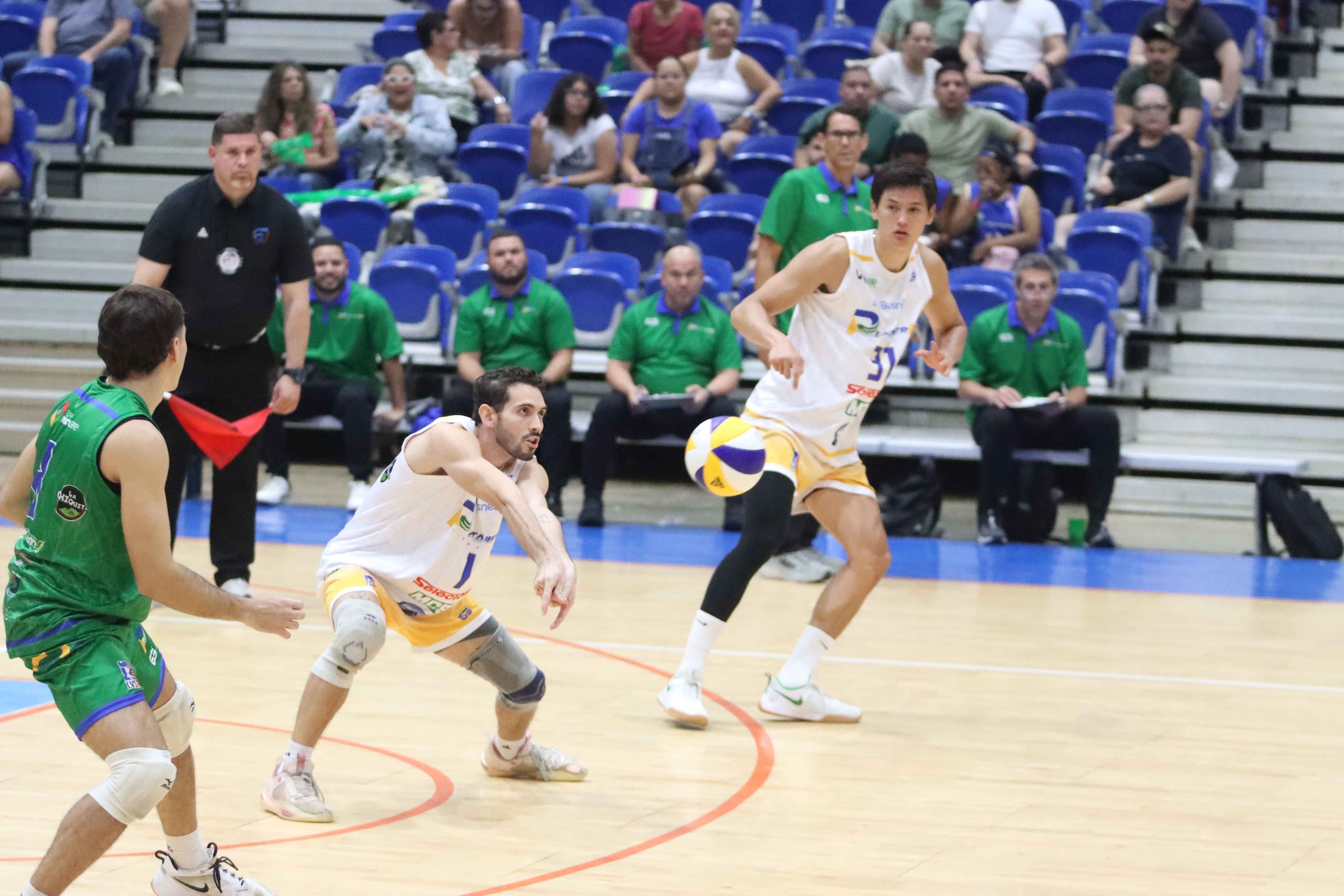 Carlos Berlingeri, de los Plataneros de Corozal.