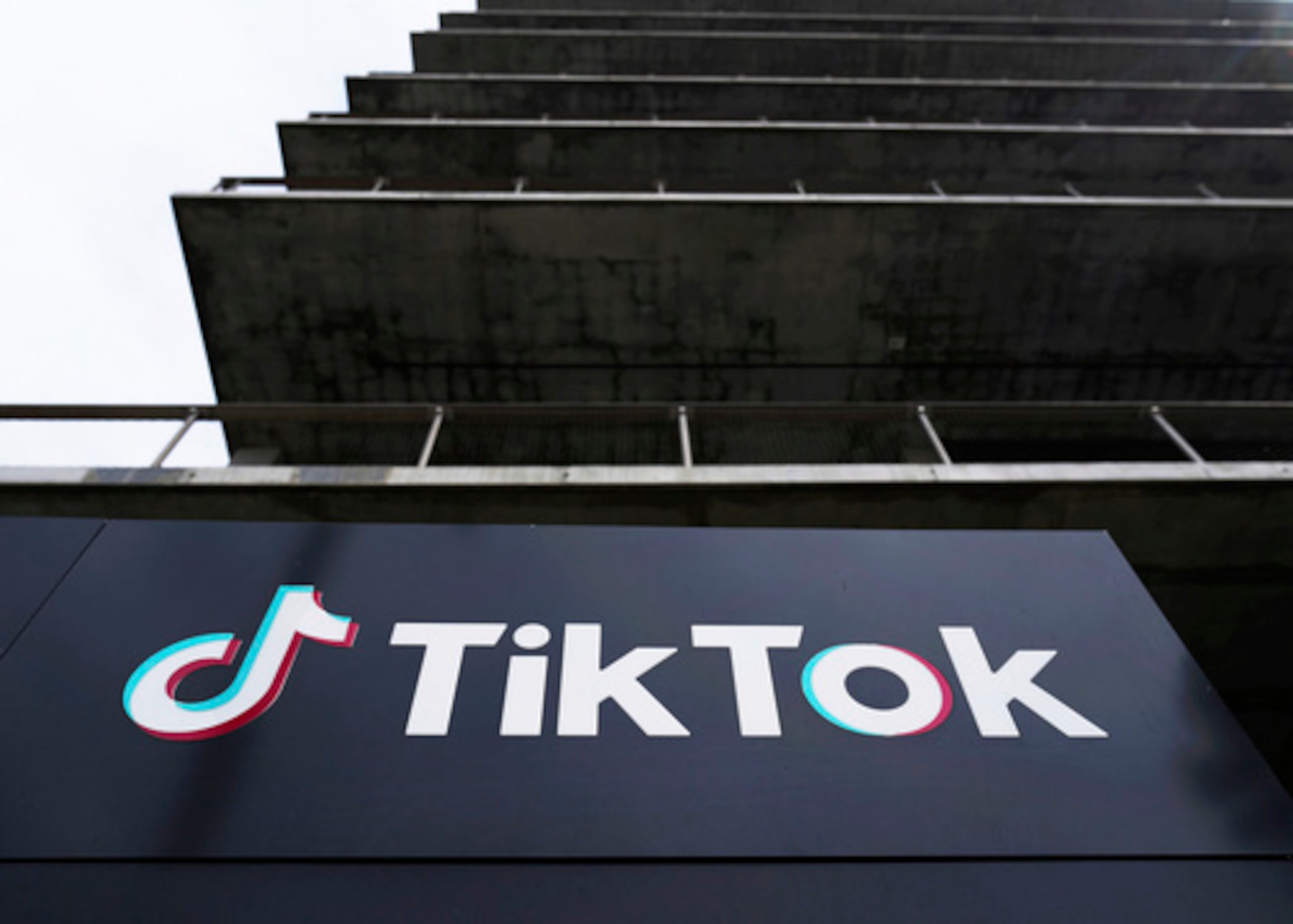TikTok enfrenta escrutinio en EE.UU. por seguridad de datos.