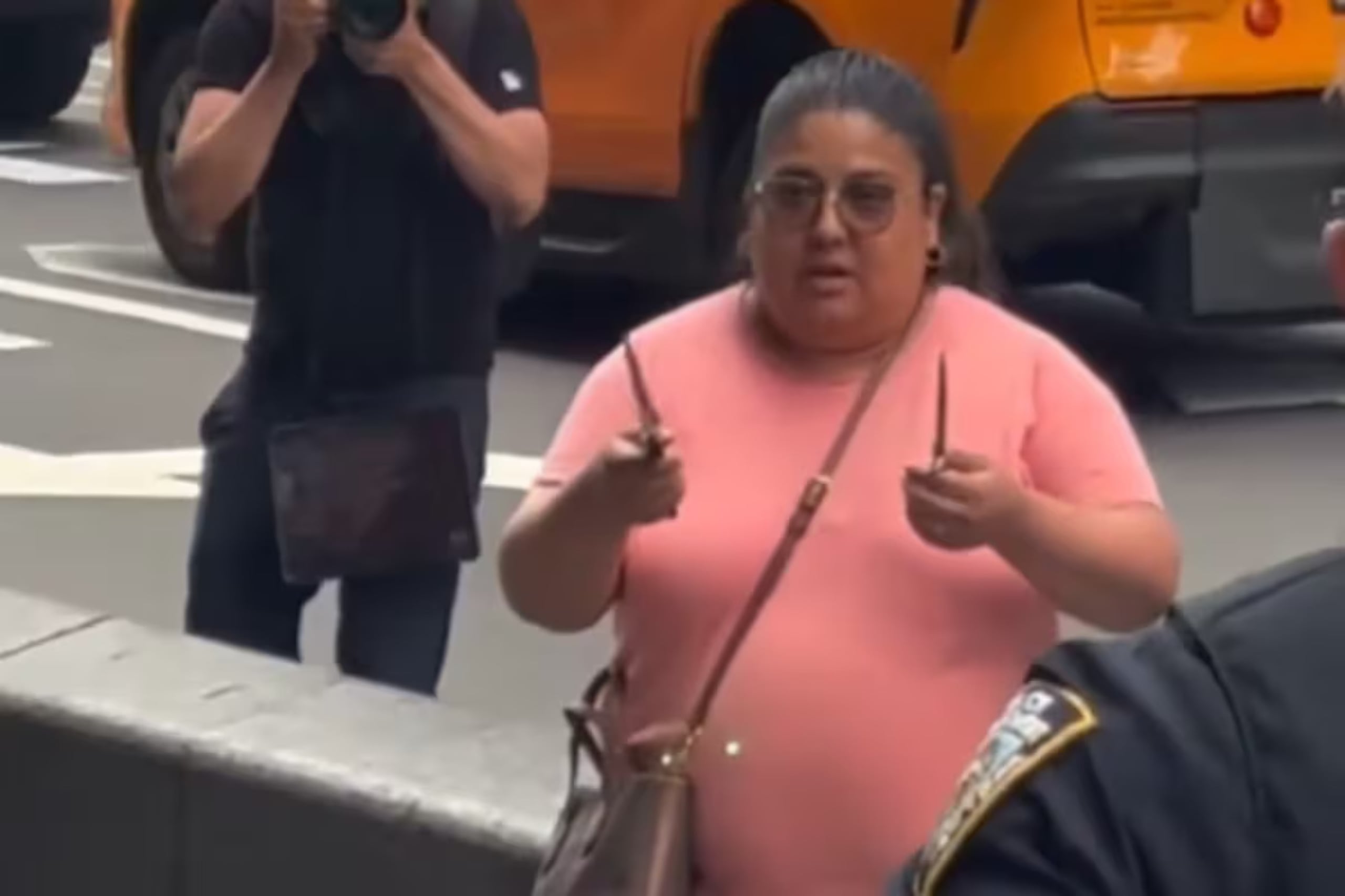 De acuerdo con el Post, Cisneros llevaba tiempo luchando contra problemas de salud mental y había protagonizado varios altercados erráticos con la Policía en Arizona, California y Florida.