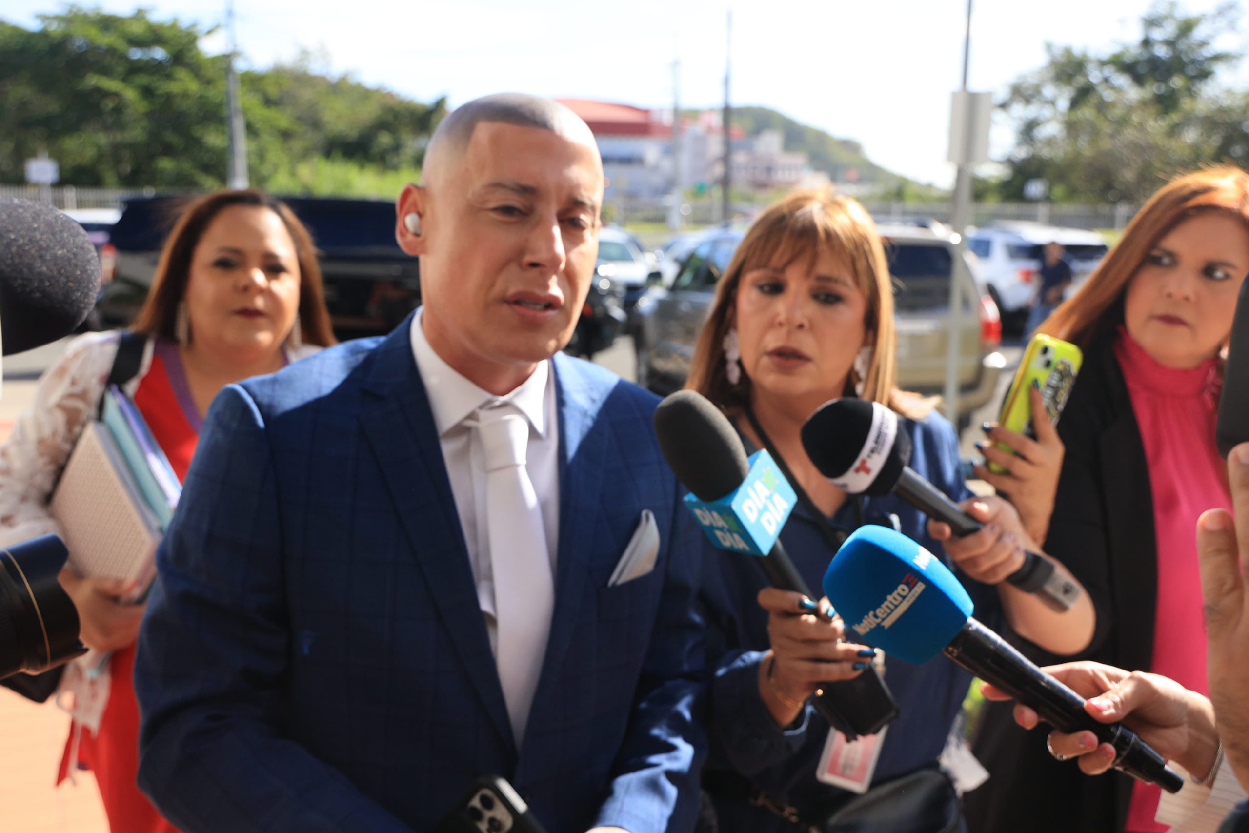 José Fernando Cosculluela Suárez, de 44 años, enfrenta cargos de destrucción de pruebas, maltrato de animales y violación a la Ley 22 de Vehículos y Tránsito.