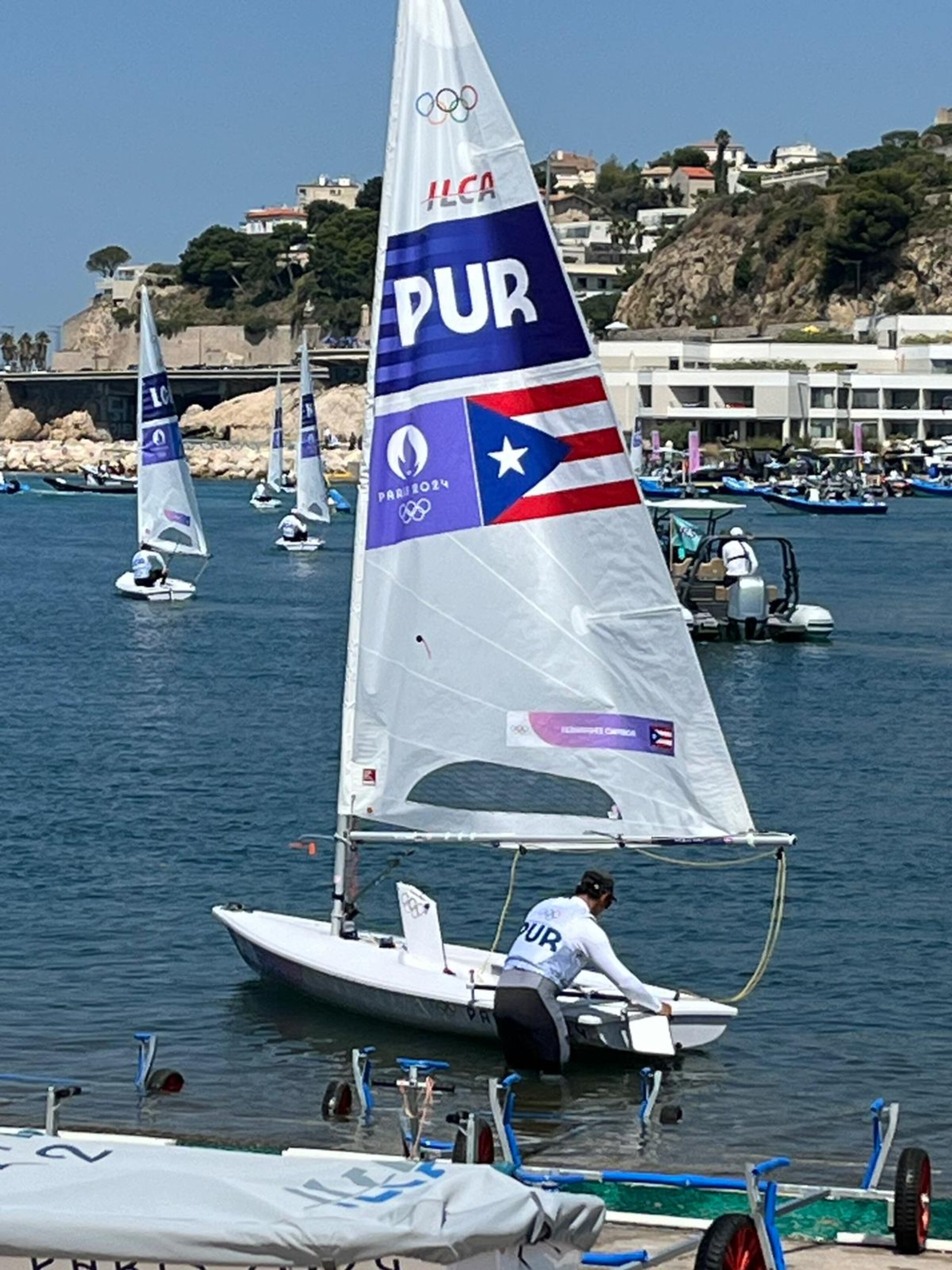 Pedro Luis Fernández está compitiendo en la marina de Marsella, Francia.