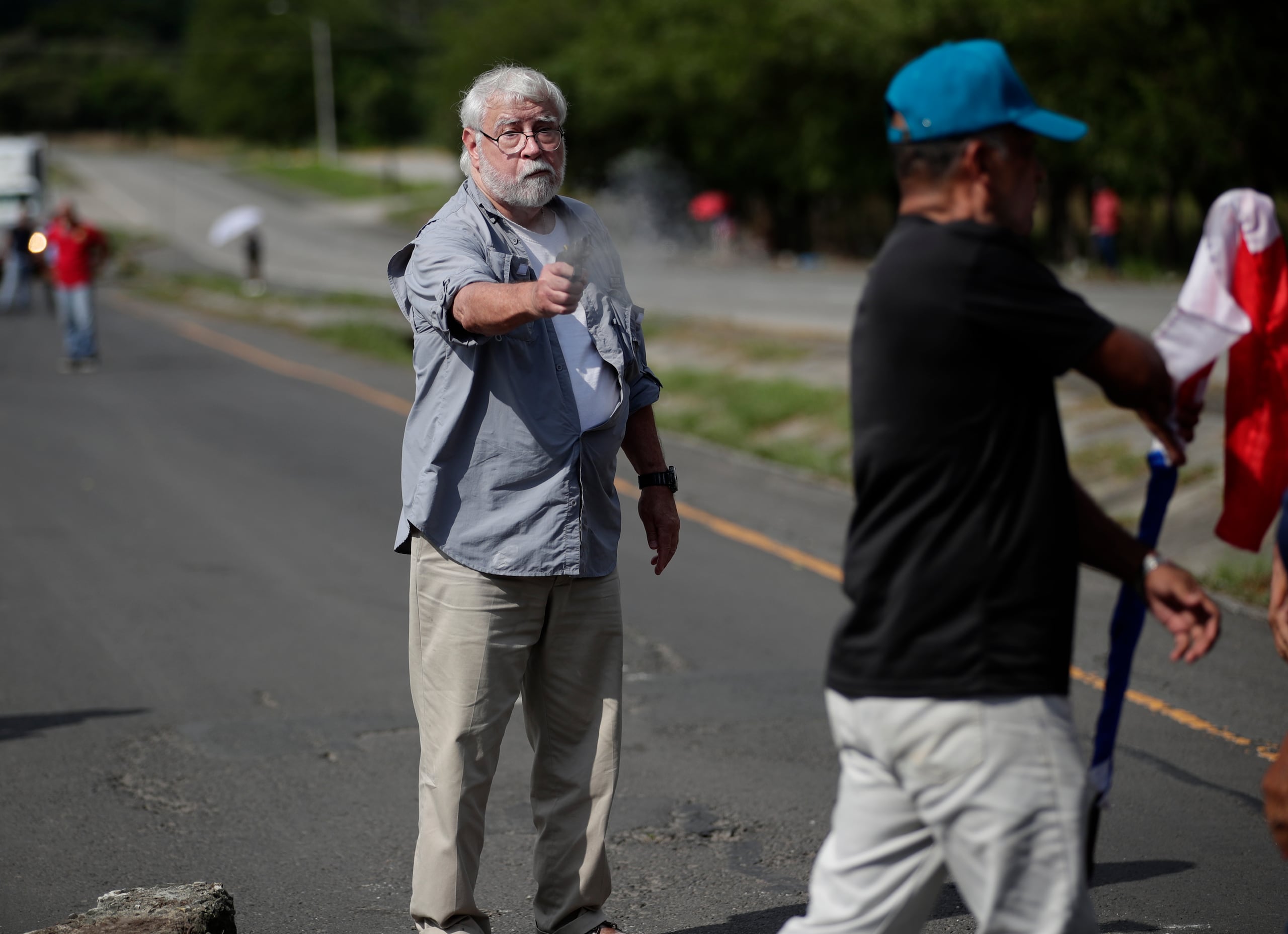 El incidente fue captado por periodistas que cubrían la protesta en Panamá.