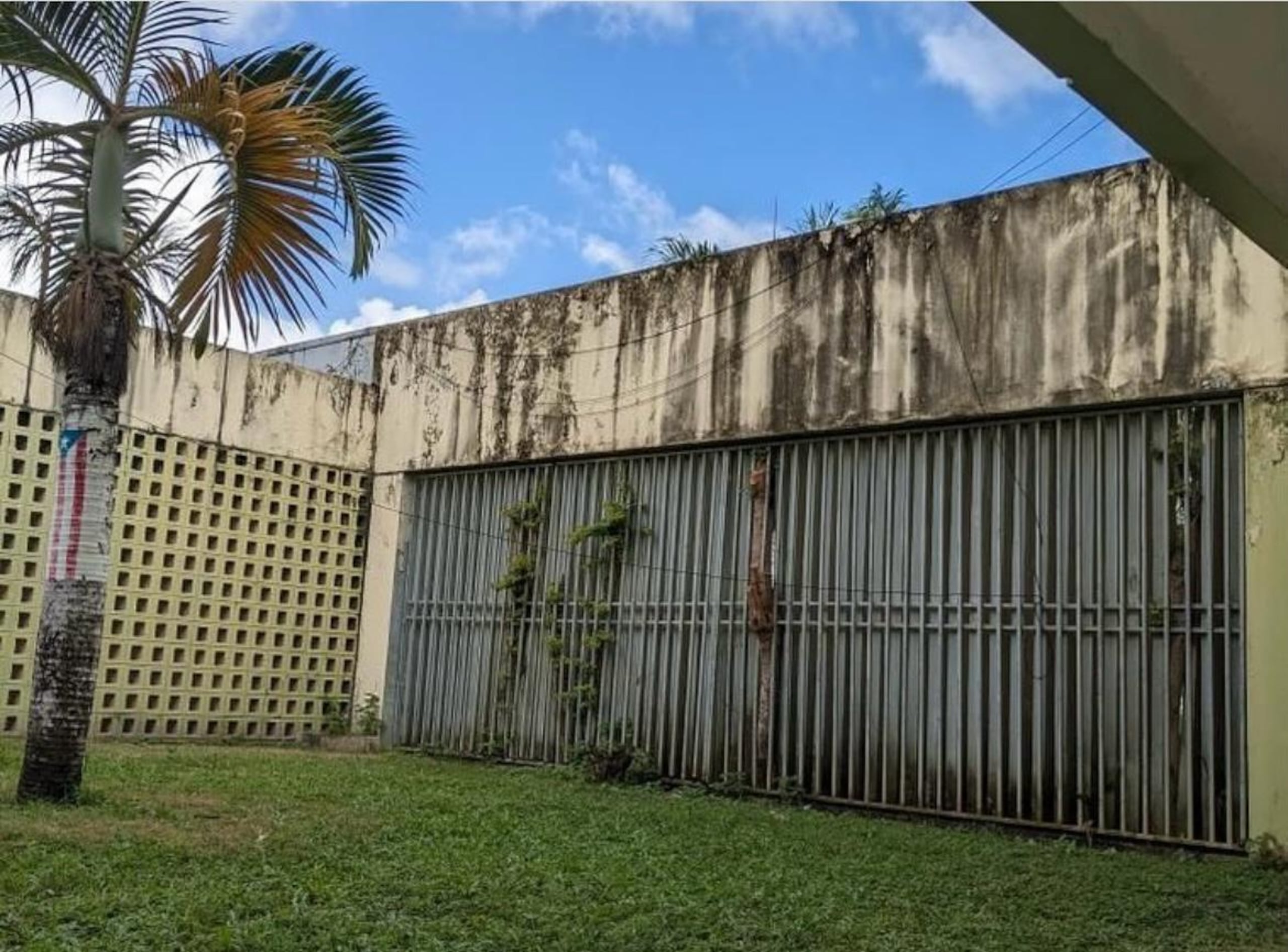 Paralizan las clases en escuela superior Juan J. Maunez Pimentel de Naguabo por las pésimas condiciones del plantel. Suministrada