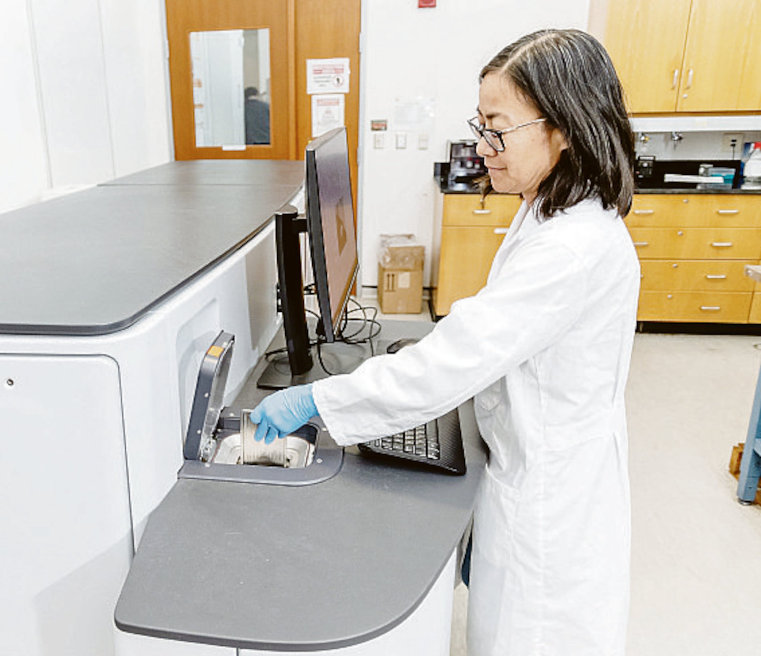 En el área de espectroscopía de masa está el equipo MALDI.