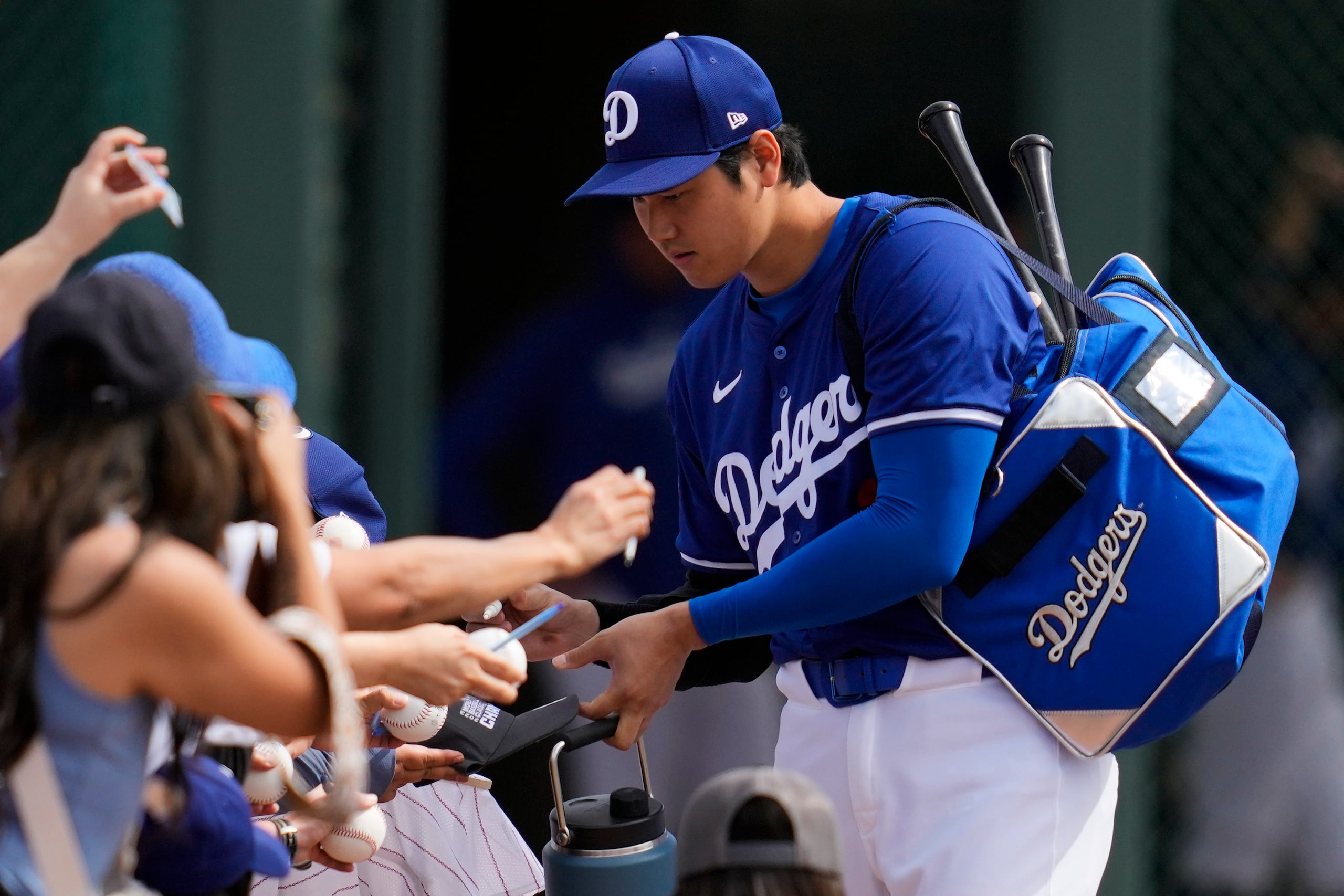 Shohei Ohtani tuvo su primera aparición de juego con los Dodgers ayer en Arizona.