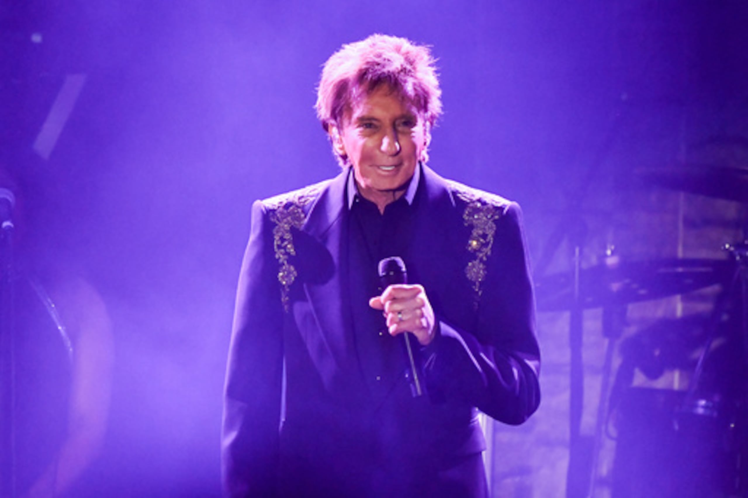 Manilow estará recuperándose durante el mes de enero y planea volver a conciertos el fin de semana de San Valentín.