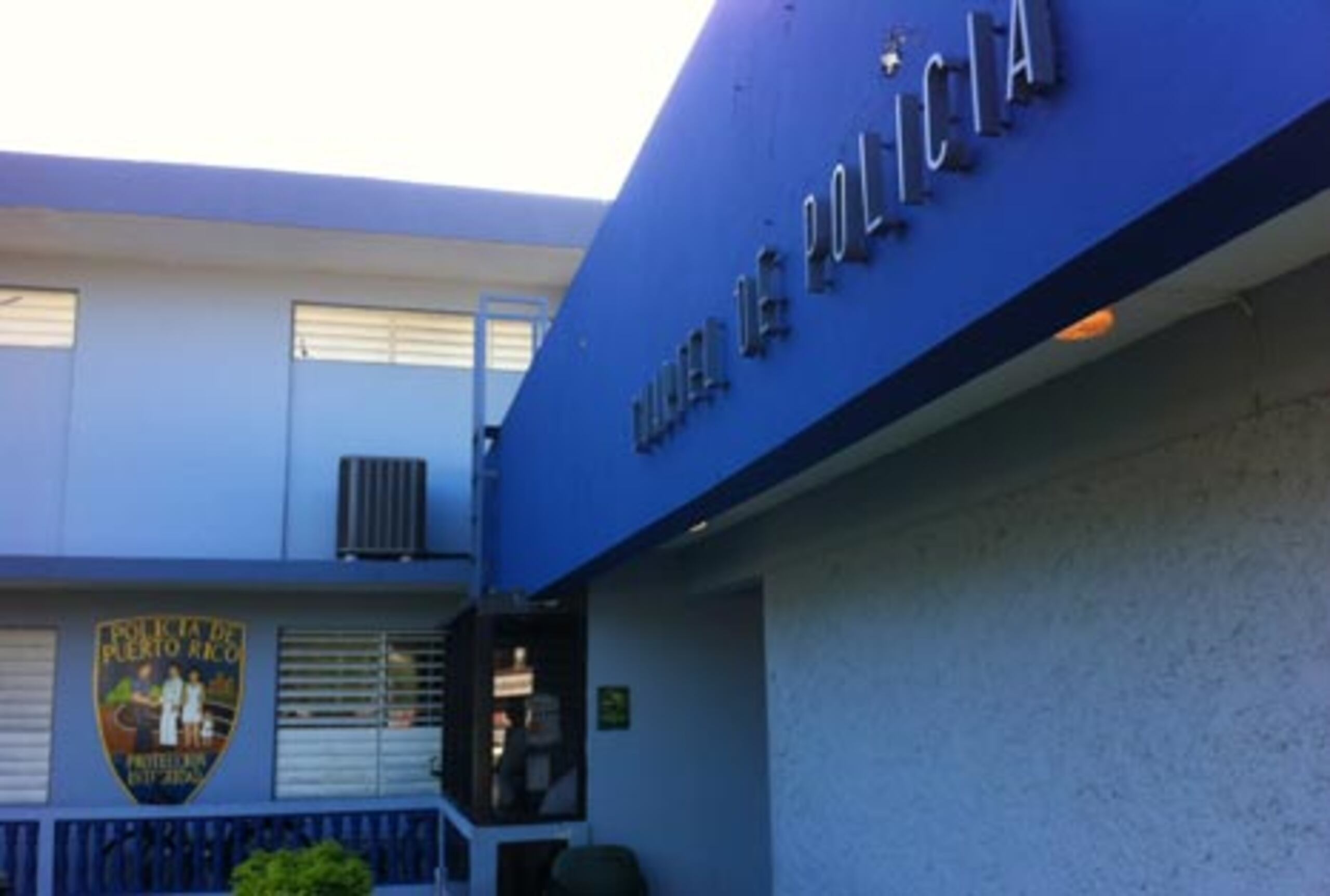 Los dos policías detenidos fueron encarcelados en el cuartel de Vega Alta. (alex.figueroa@gfrmedia)