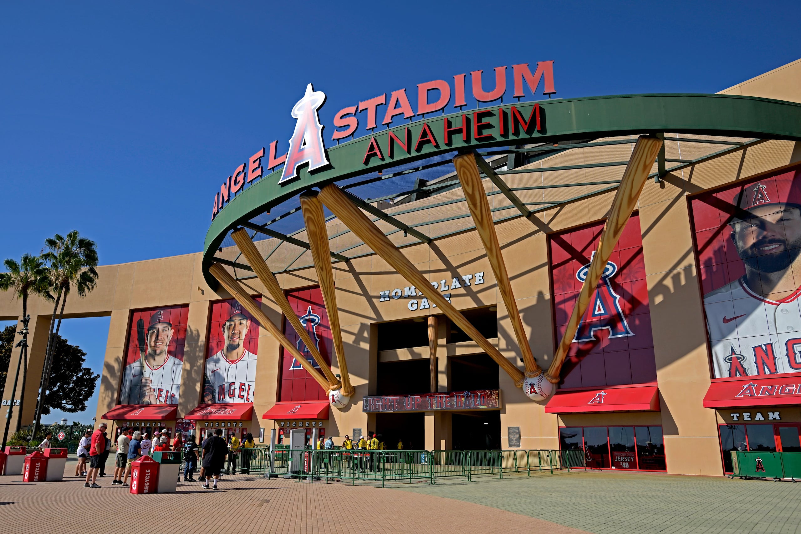 El Angel Stadium antes de un juego contra los Guardians de Cleveland.