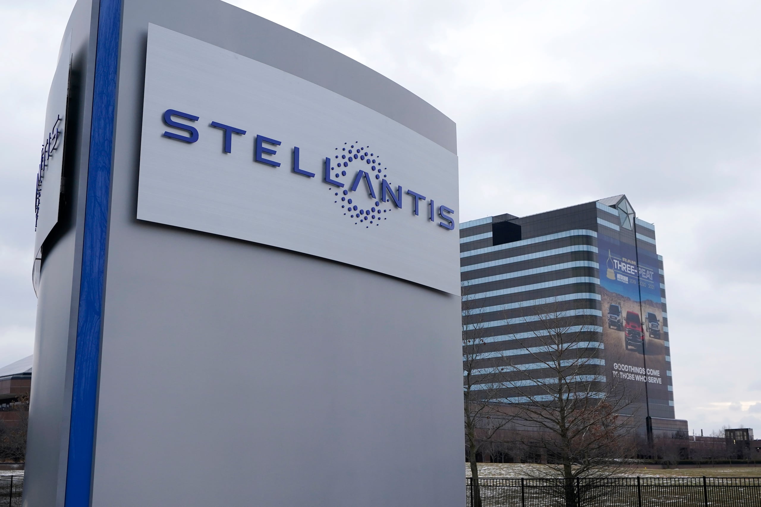Stellantis indicó que los vehículos afectados recibirán una actualización de software inalámbrica para corregir el problema.