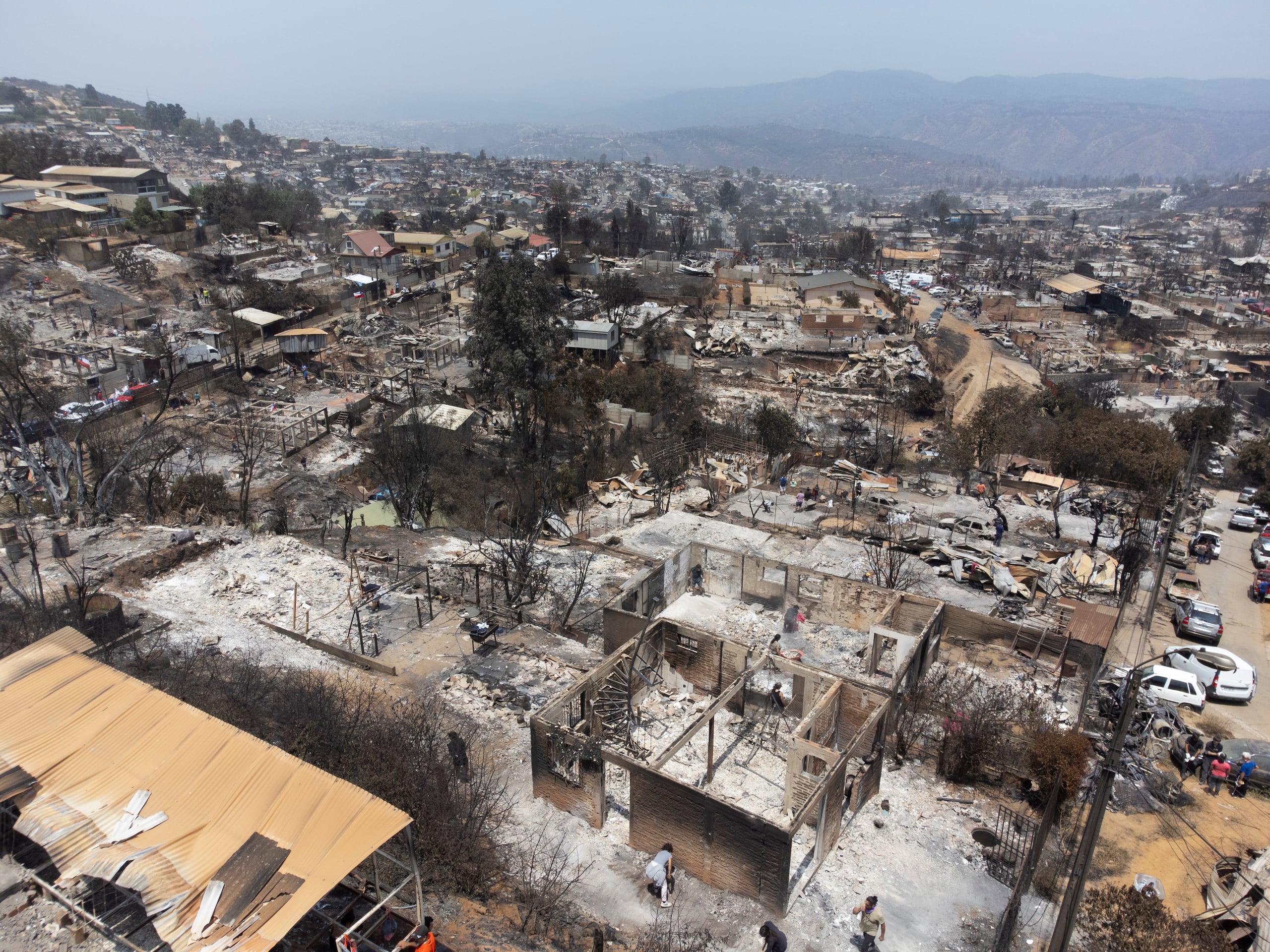 Los incendios consumieron mas de 9,000 hectáreas y mas de 16,000 personas resultaron damnificadas.