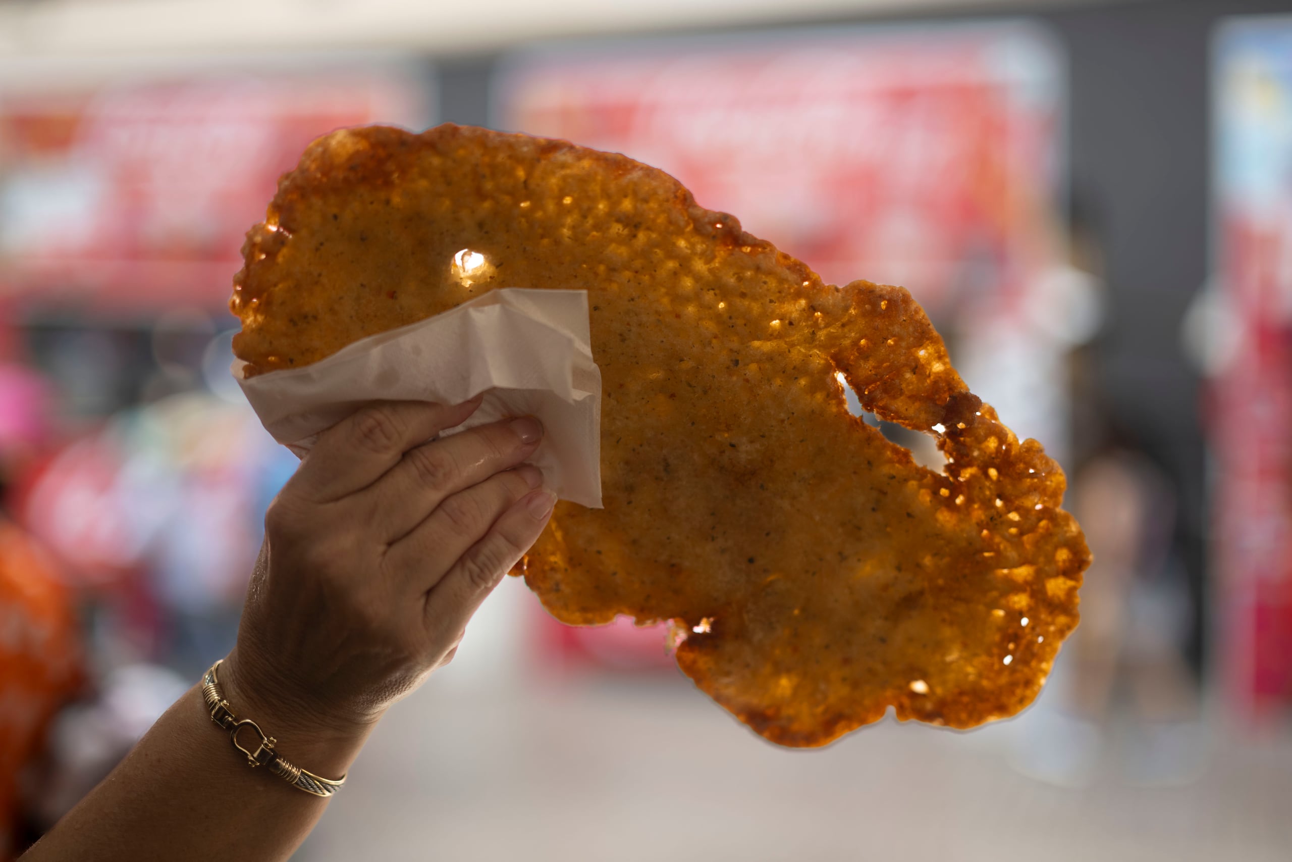 A diferencia de ediciones anteriores, los precios de los bacalaítos en las SanSe 2026 han sido variados.