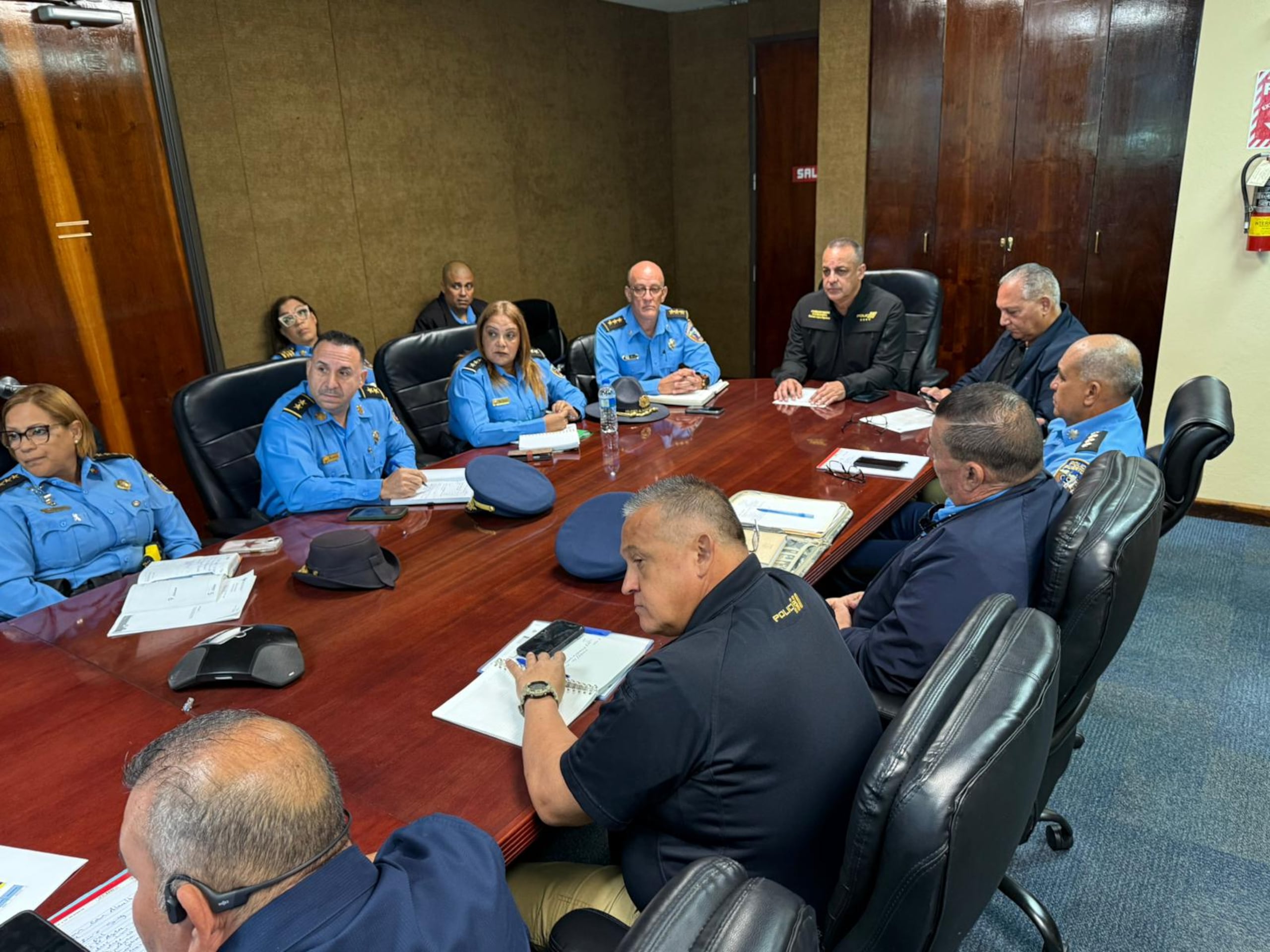 El comisionado de la Policía, Antonio López Figueroa, durante reunión con el alto mando para discutir planes para controlar la incidencia criminal.