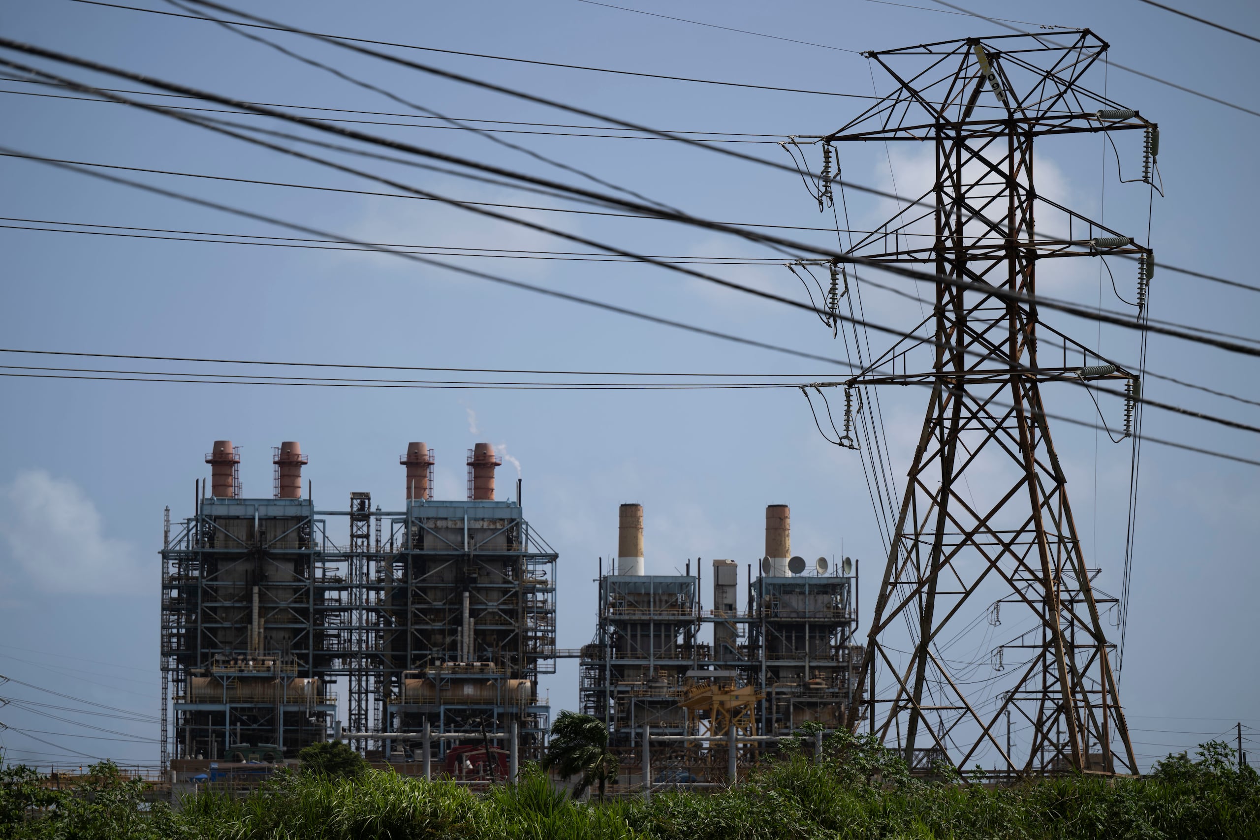 Durante esta madrugada, LUMA Energy reportó que más de 67,000 clientes estaban sin servicio eléctrico debido a problemas de generación.