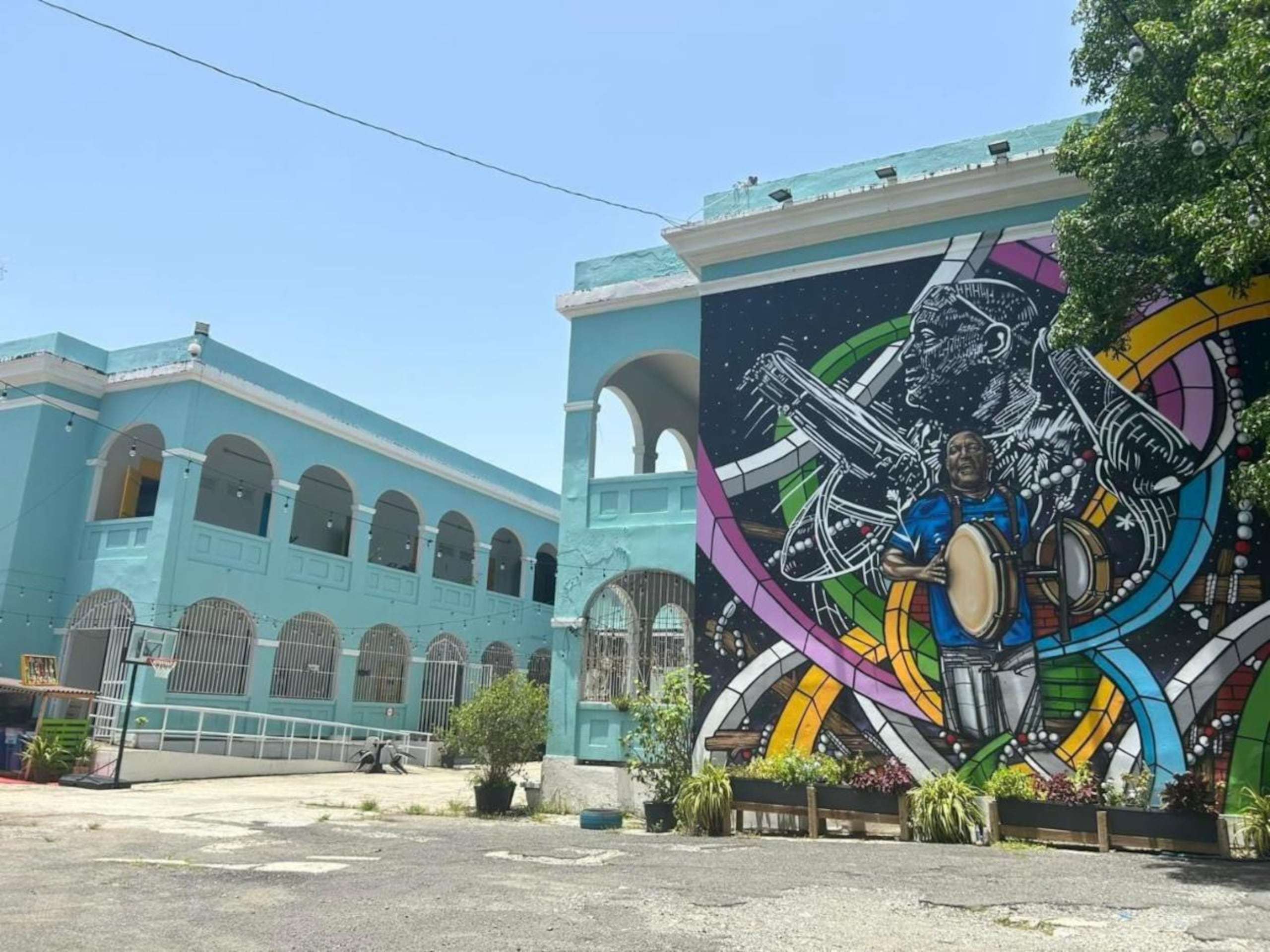 La Casa de la Plena Tito Matos es un espacio de exhibiciones y talleres en el Taller Comunidad La Goyco en la Calle Loíza, Santurce, que tiene como misión preservar, desarrollar y promover la plena y el legado del artista Héctor “Tito” Matos