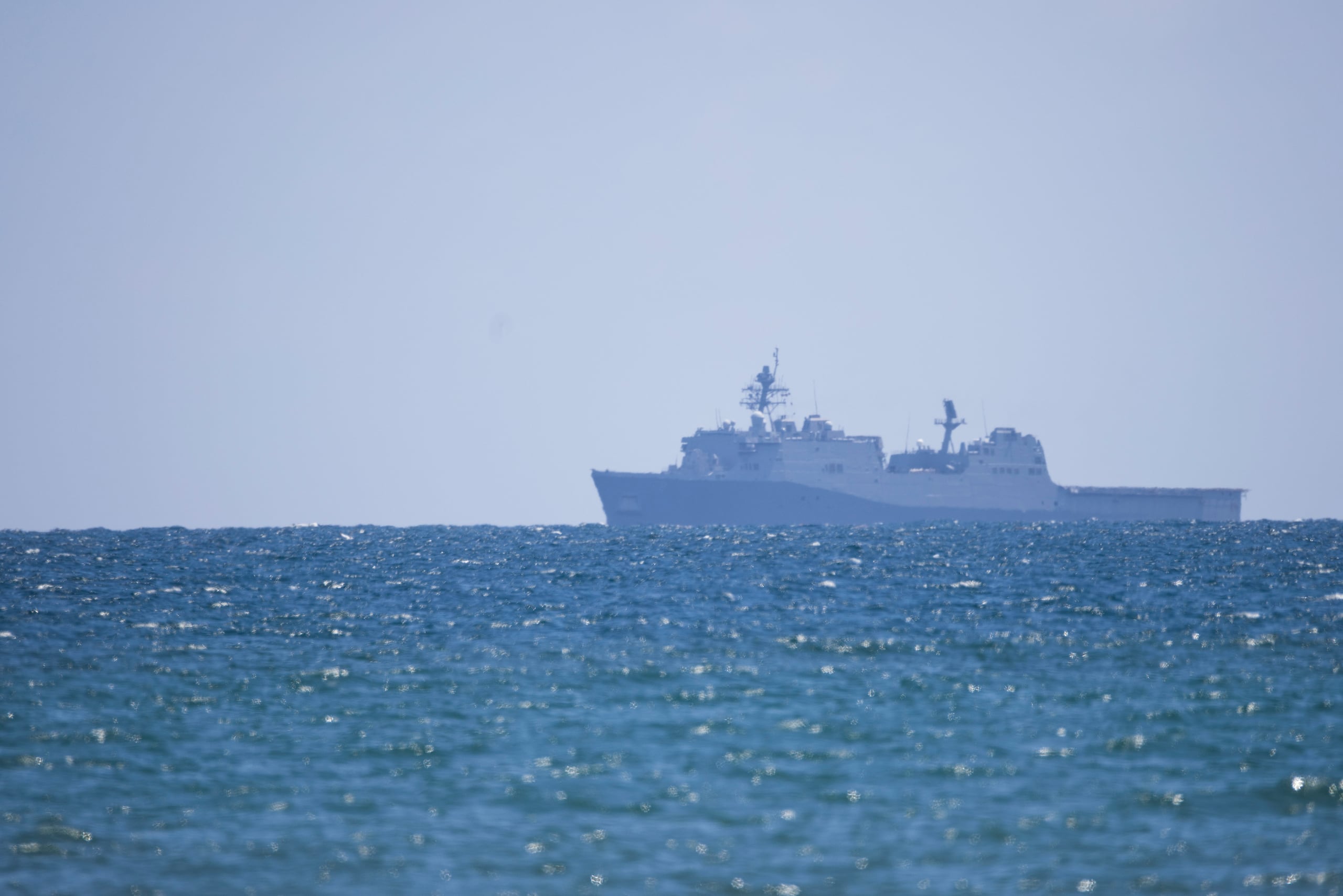 La alerta provoco una respuesta inmediata del Ejército estadounidense, que desplegó aviones militares y preparó tropas armadas para abordar e interceptar la nave en el mar.
