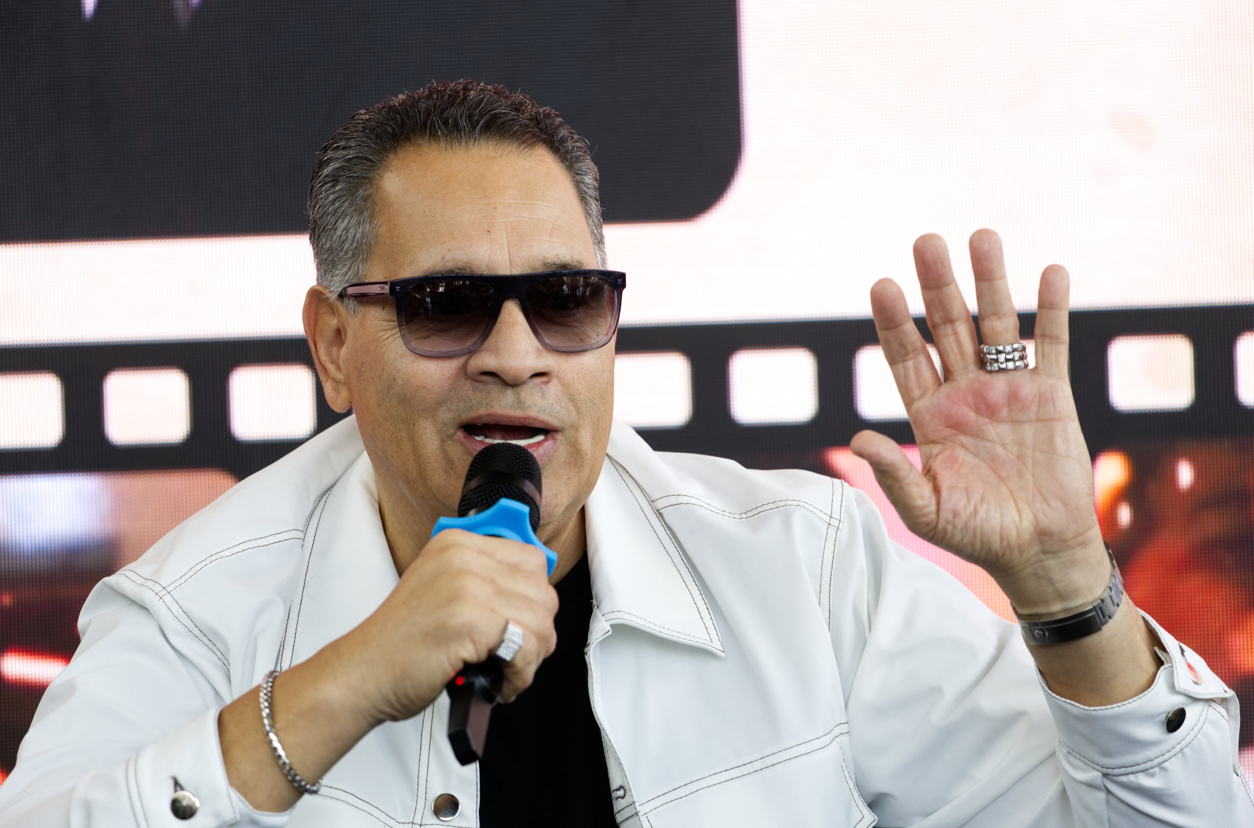 Imagen de archivo del salsero puertorriqueño Tito Nieves hablando durante una rueda de prensa en el Coliseo Miguel Agrelot en San Juan (Puerto Rico). EFE/ Thais Llorca